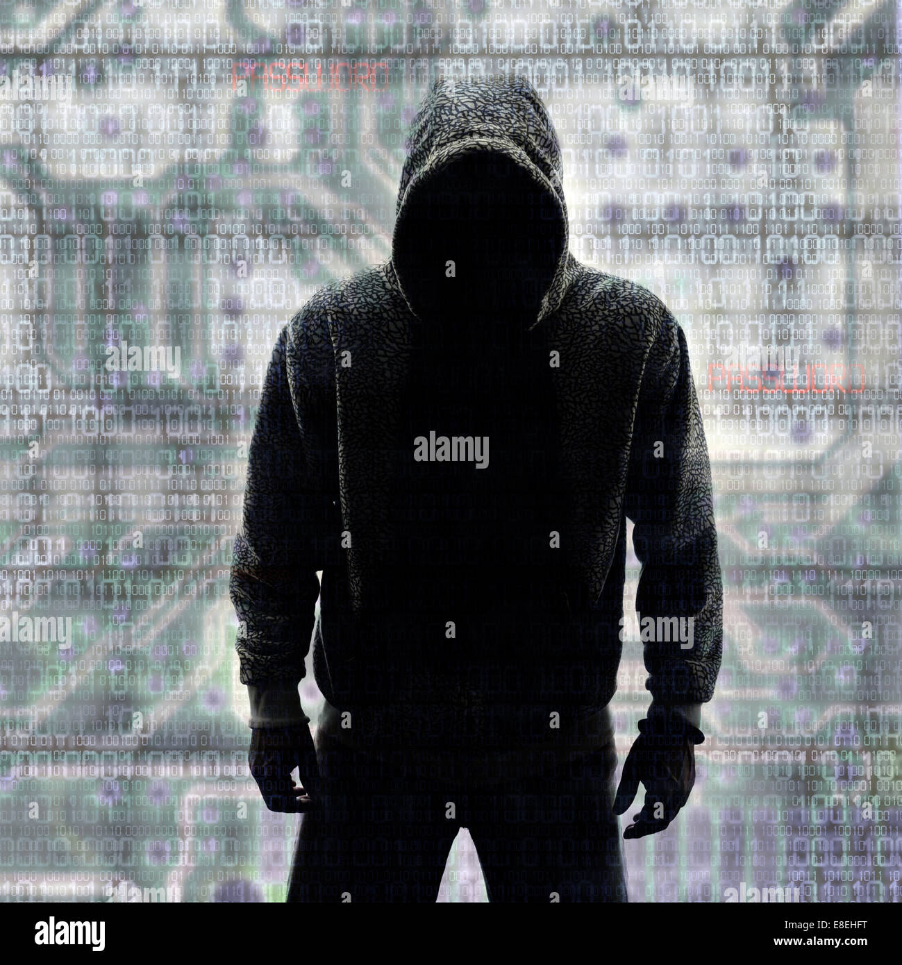 Hacker in Silhouette und binäre Codes Hintergrund Stockfoto