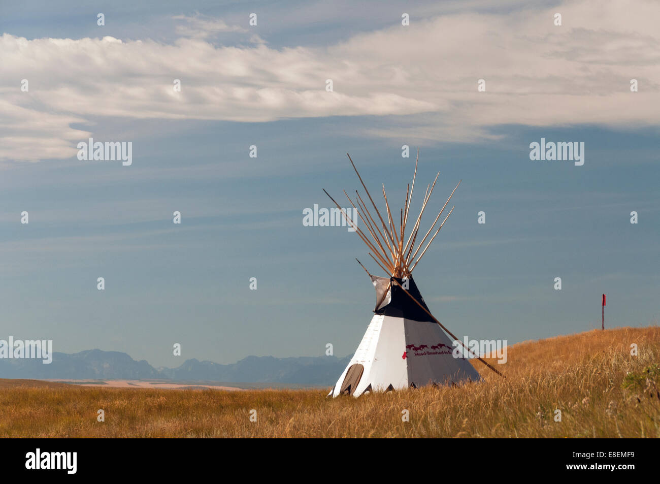 Elk203-6794 Kanada, Alberta, Fort Macleod, Kopf zertrümmert In Buffalo Jump, tipi Stockfoto