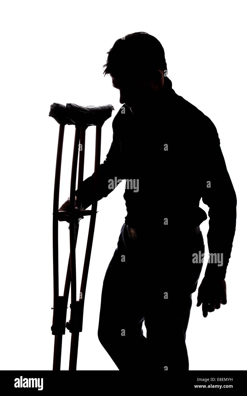 Mann mit gebrochenem Bein Silhouette isoliert auf weißem Hintergrund Stockfoto