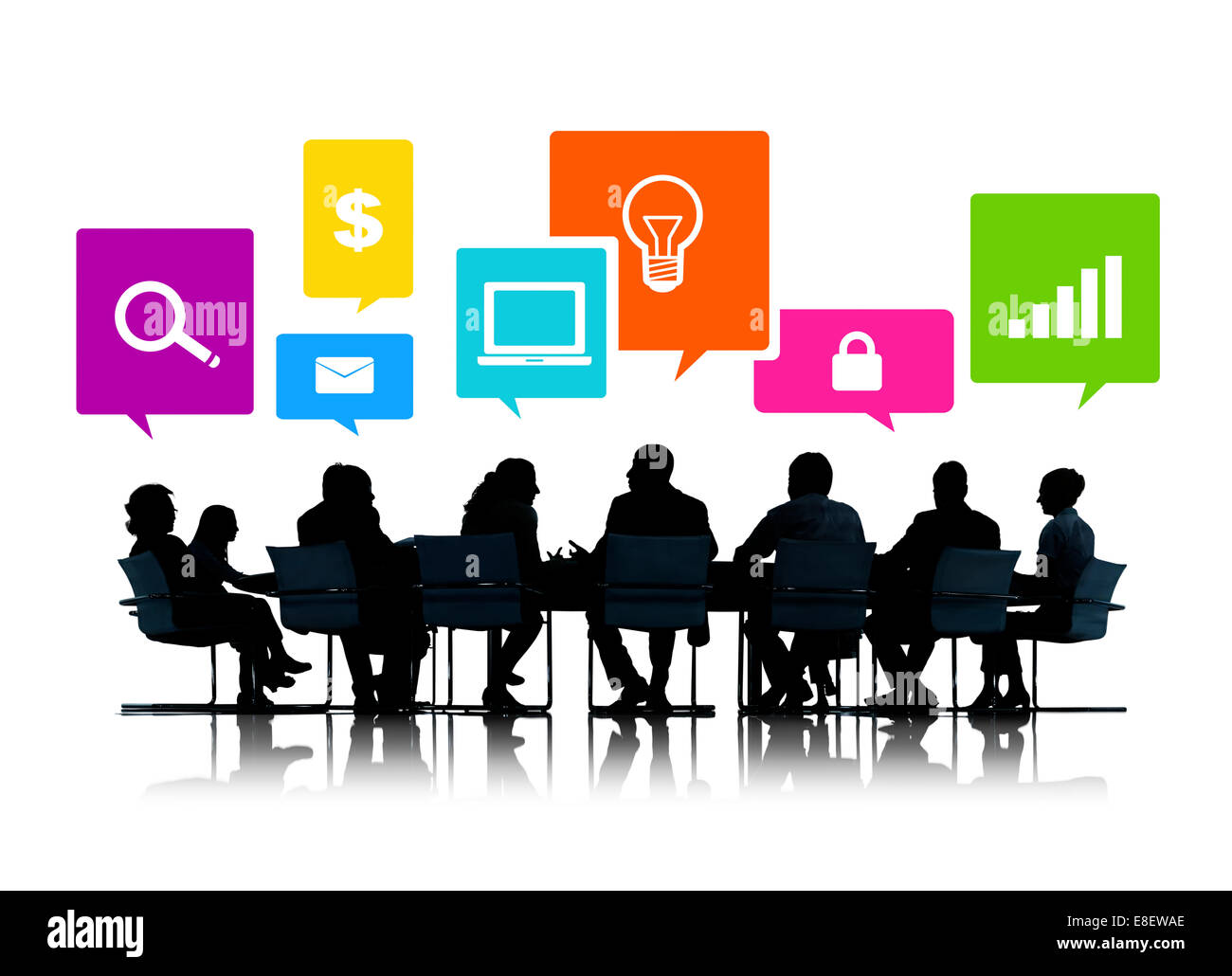 Silhouetten von Geschäftsleuten in einer Besprechung und Internet-Symbole Stockfoto