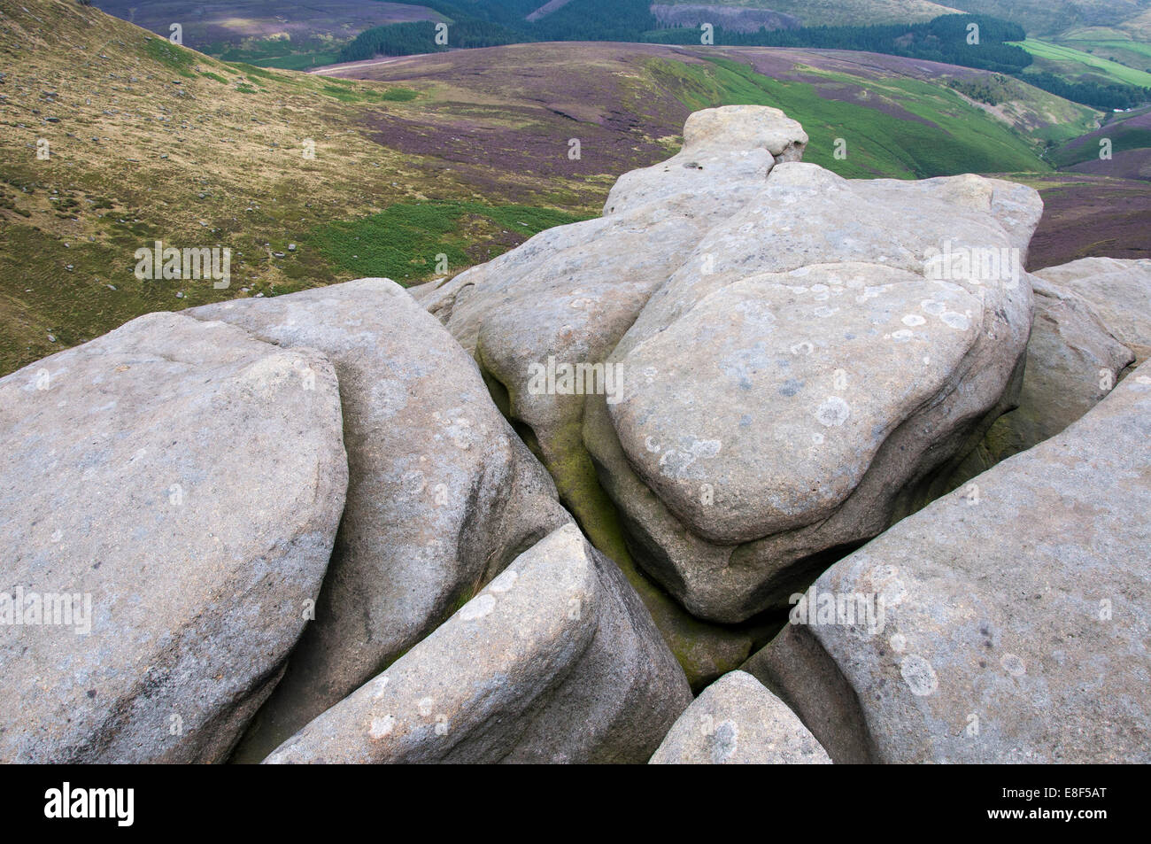 Felsgebilden auf Kinder Scout, Peak District, Derbyshire. Stockfoto