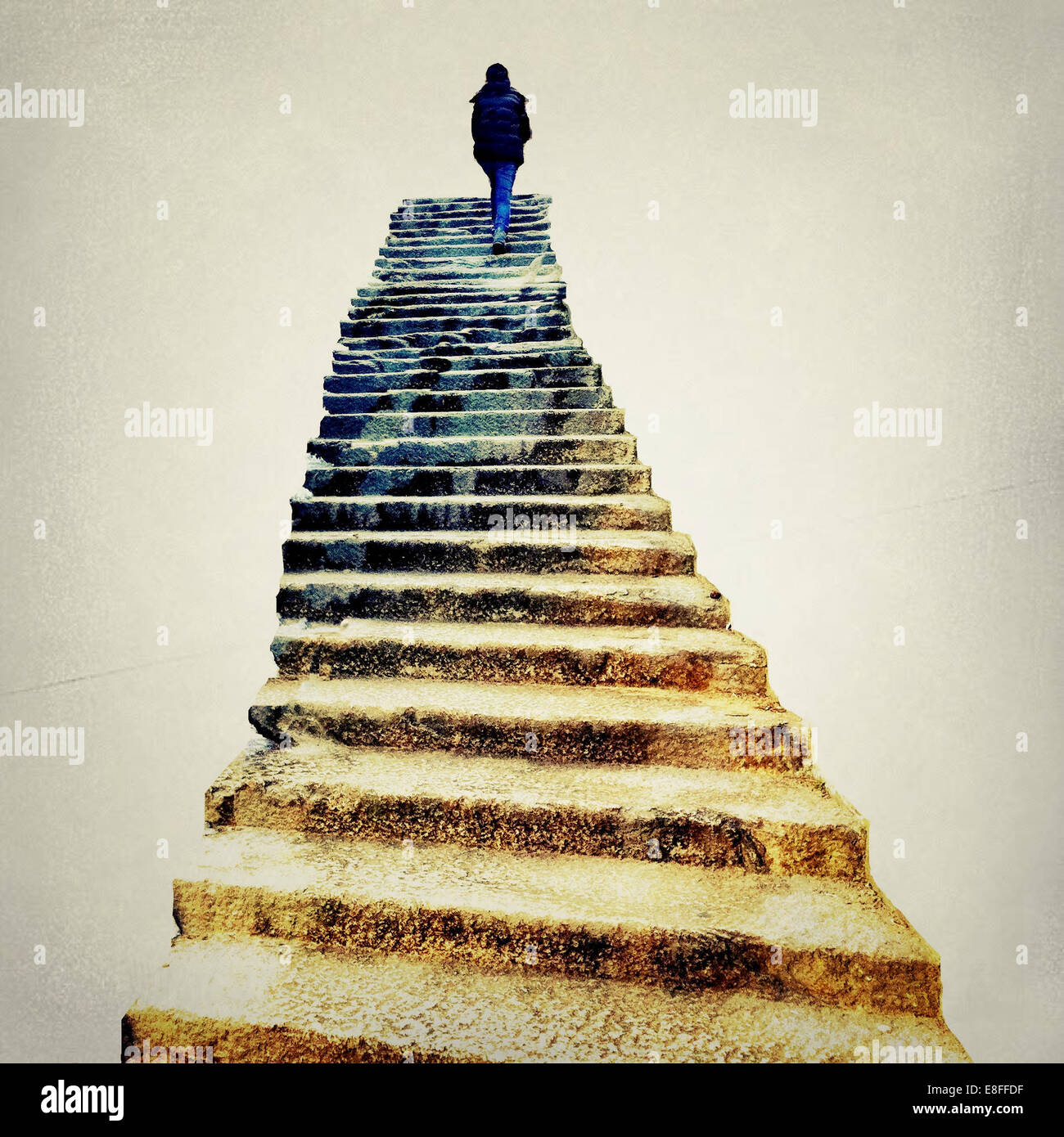 Rückansicht eines Mannes, der die Treppe hinauf geht, Südkorea Stockfoto