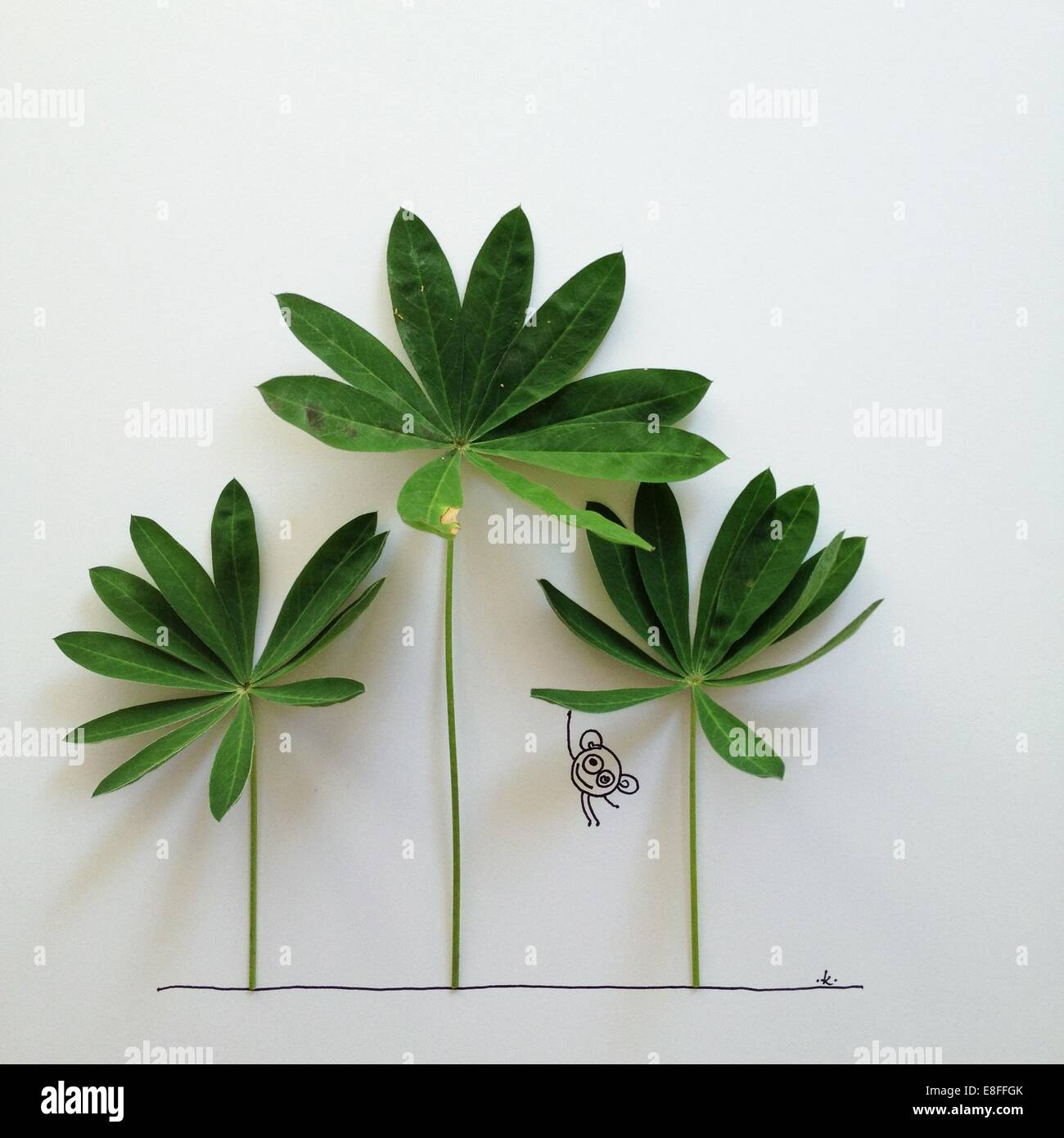 Konzeptionelle Fantasy Charakter an einem Baum hängen Stockfoto