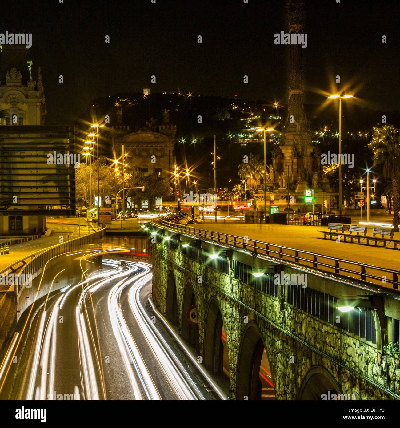 Lichtspuren in der Stadt, Barcelona, Katalonien, Spanien Stockfoto