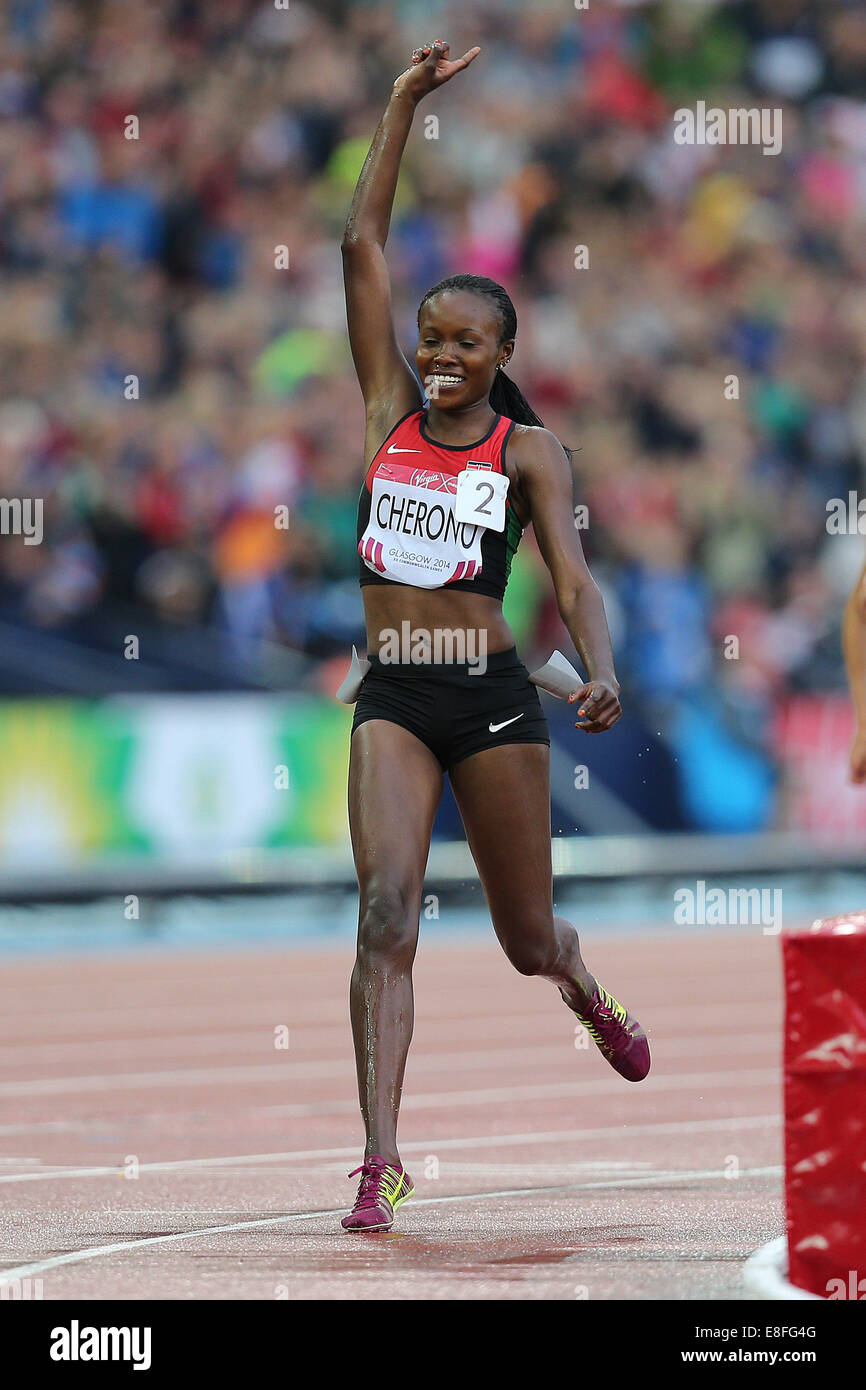 Mercy Cherono (KEN) Goldmedaille feiert - 5000 m Frauen Finale. Leichtathletik - Hampden Park - Glasgow - UK - 08.02.2014 - Commonwe Stockfoto