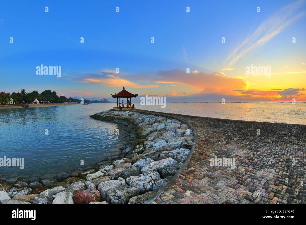 Indonesien, Bali, Sanur, Karang Strand bei Sonnenuntergang Stockfoto