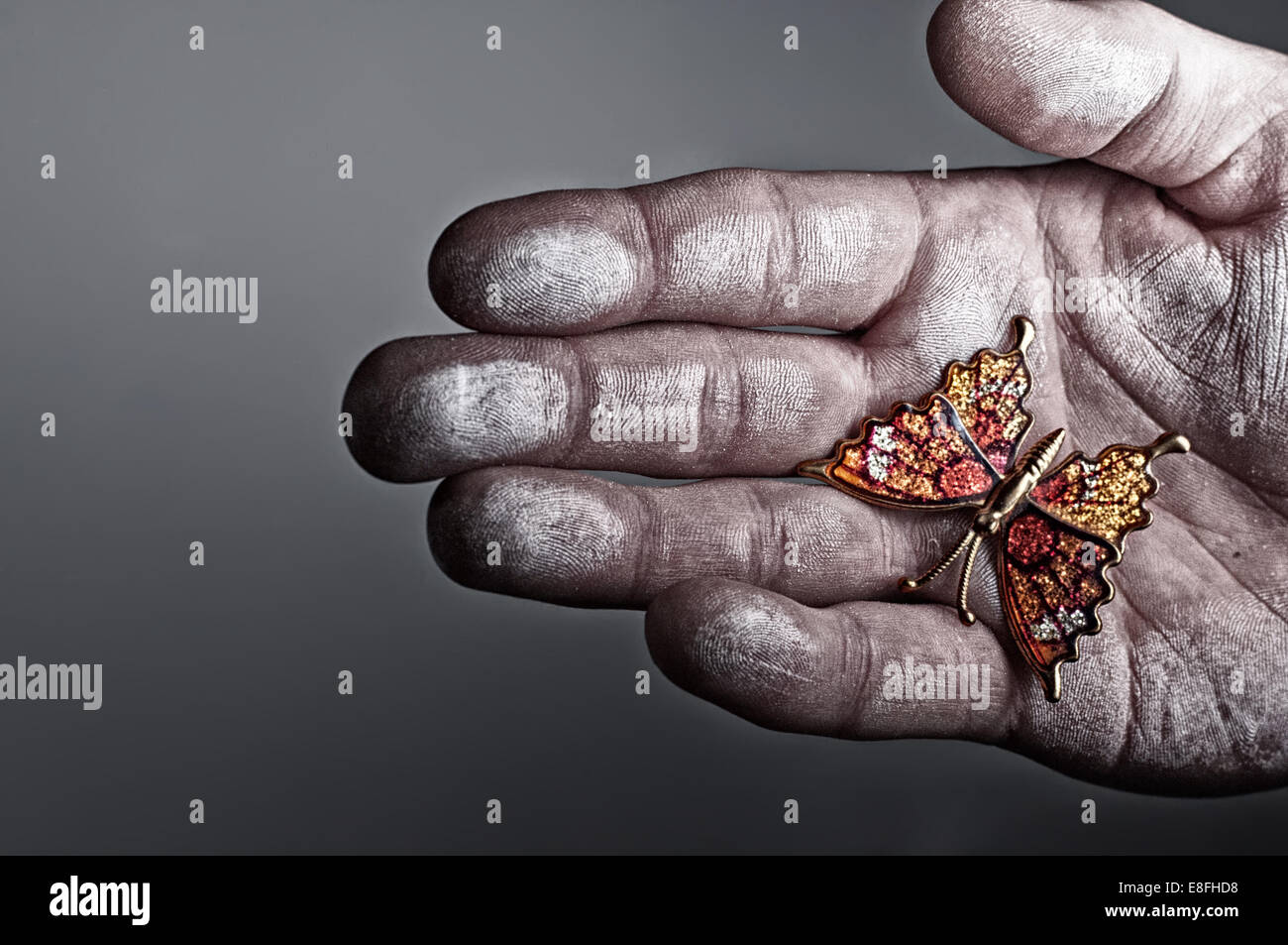 Boise, Mann, Hand, Ada County, Idaho, USA hat Schmetterling Geschenk in der hand Stockfoto