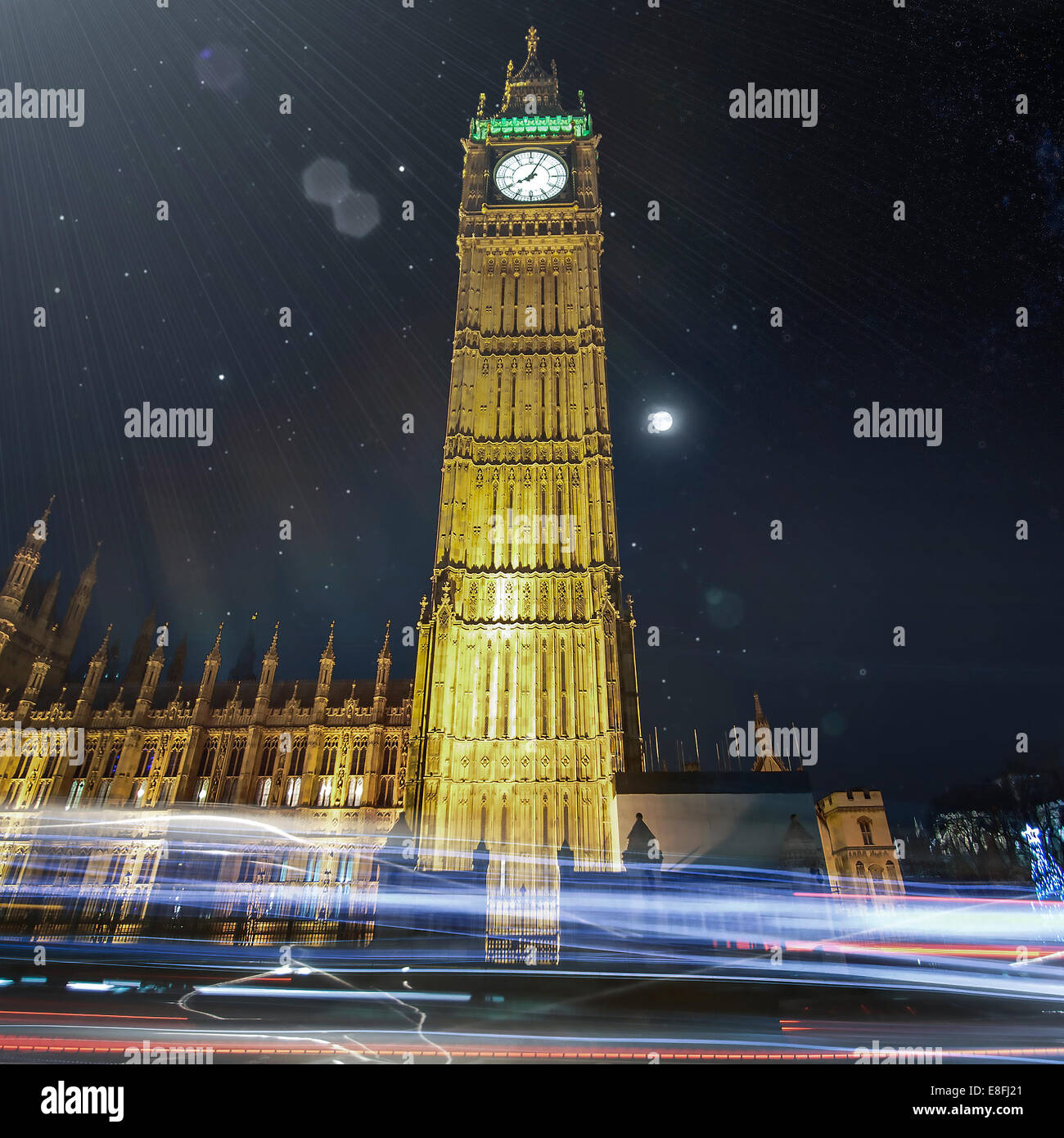 Big Ben bei Nacht mit leichten Pfaden, London, England, Vereinigtes Königreich Stockfoto