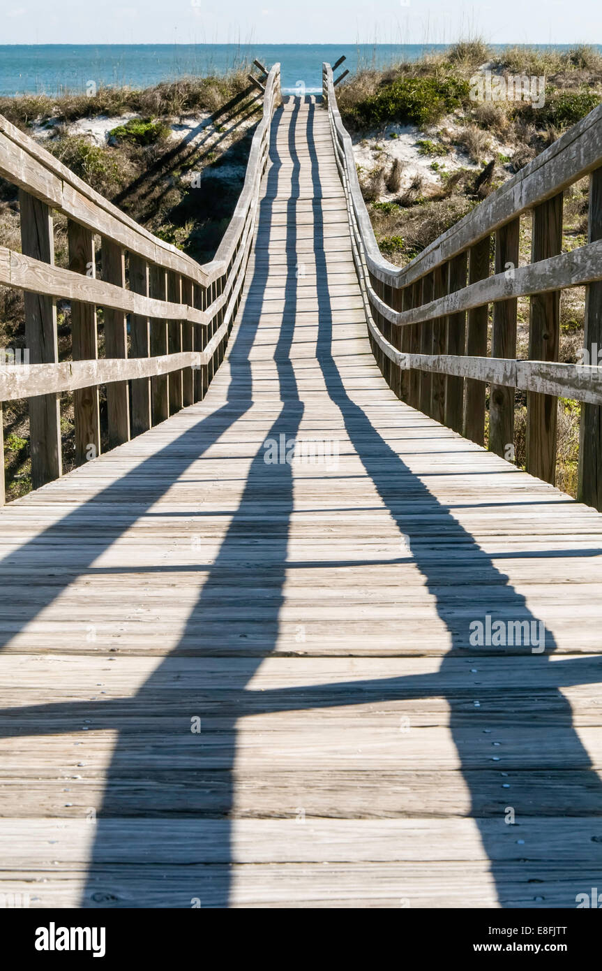 Promenade führt in Richtung Atlantik Stockfoto