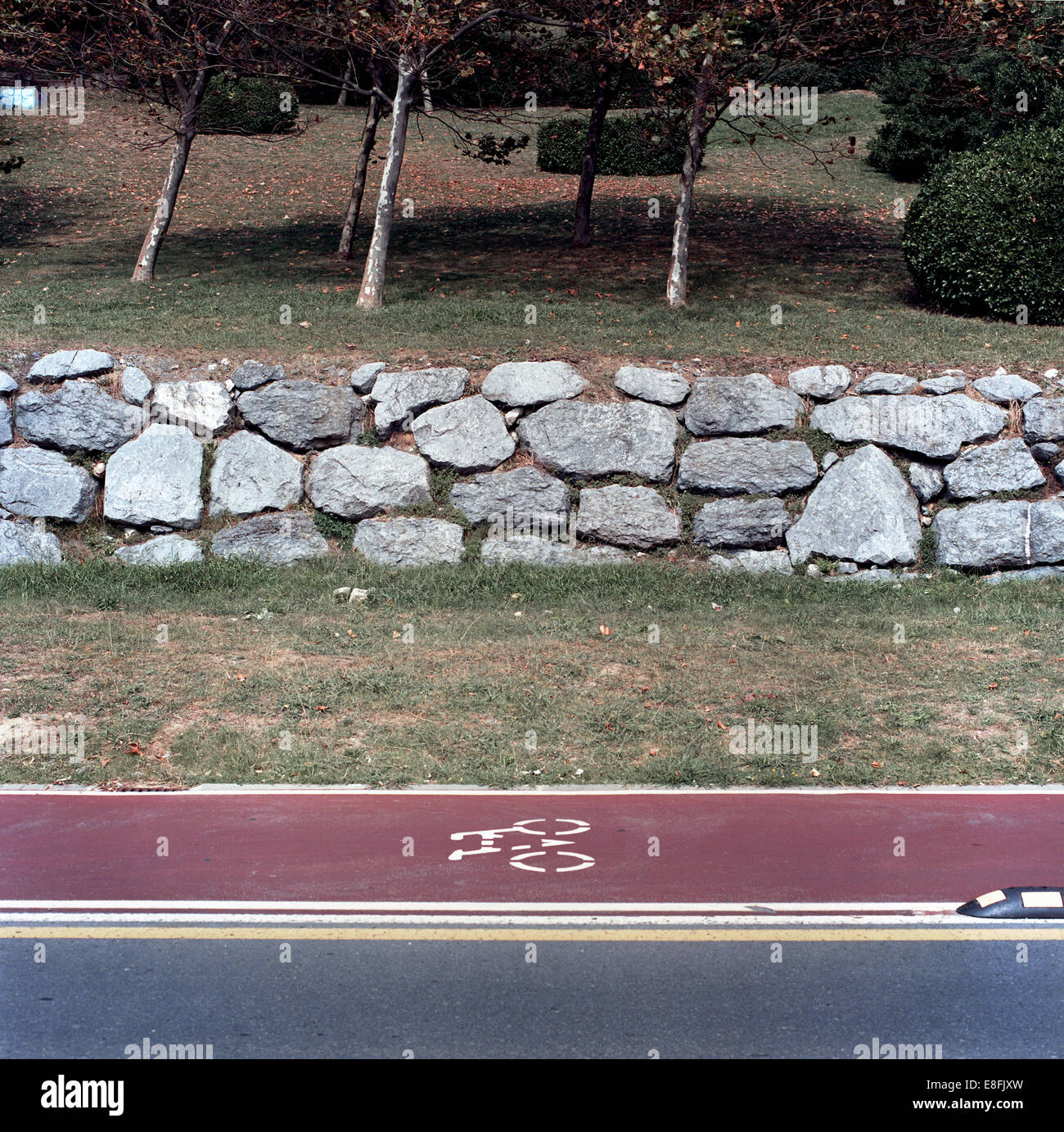 Spanien, Radweg neben der Straße Stockfoto