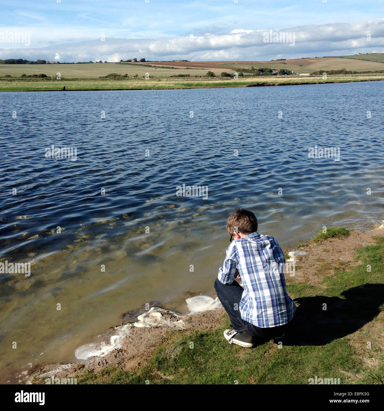 Reflexion an der Wasserkante Stockfoto