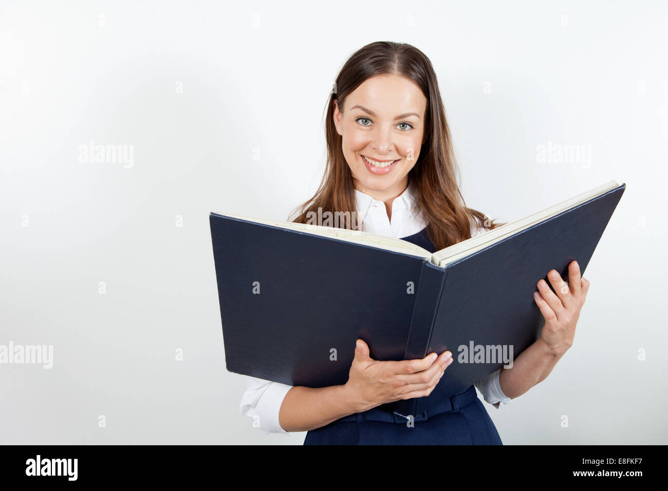 Geschäftsfrau Holding Buch Stockfoto