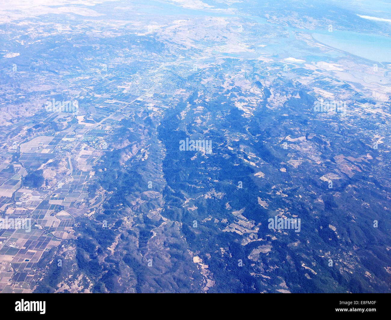 Kalifornien, Vereinigte Staaten von Amerika-Bergkette und landwirtschaftliche Flächen Stockfoto