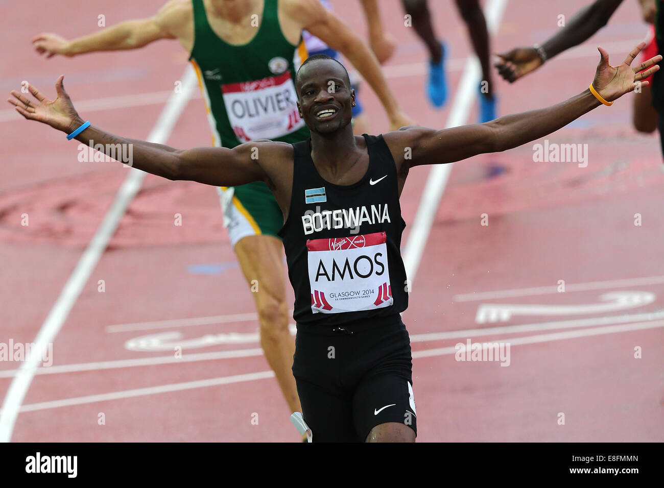 Astranaar Amos (BOT) gewinnt die Goldmedaille und feiert - Herren 800m Finale. Leichtathletik - Hampden Park - Glasgow - UK - 31.07.2014 - Co Stockfoto