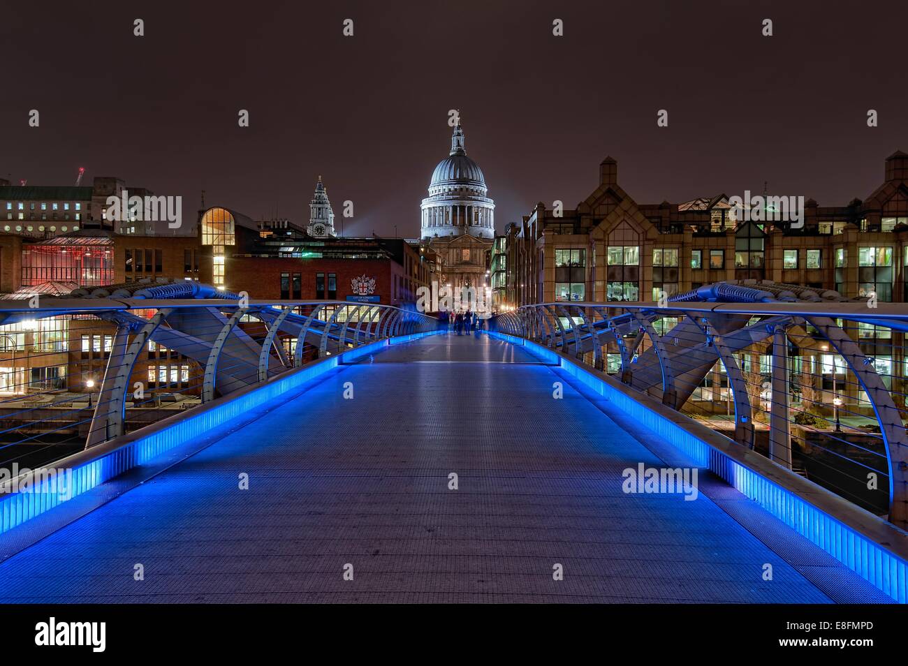 Vereinigtes Königreich, London, Ansicht der Millennium Bridge Stockfoto