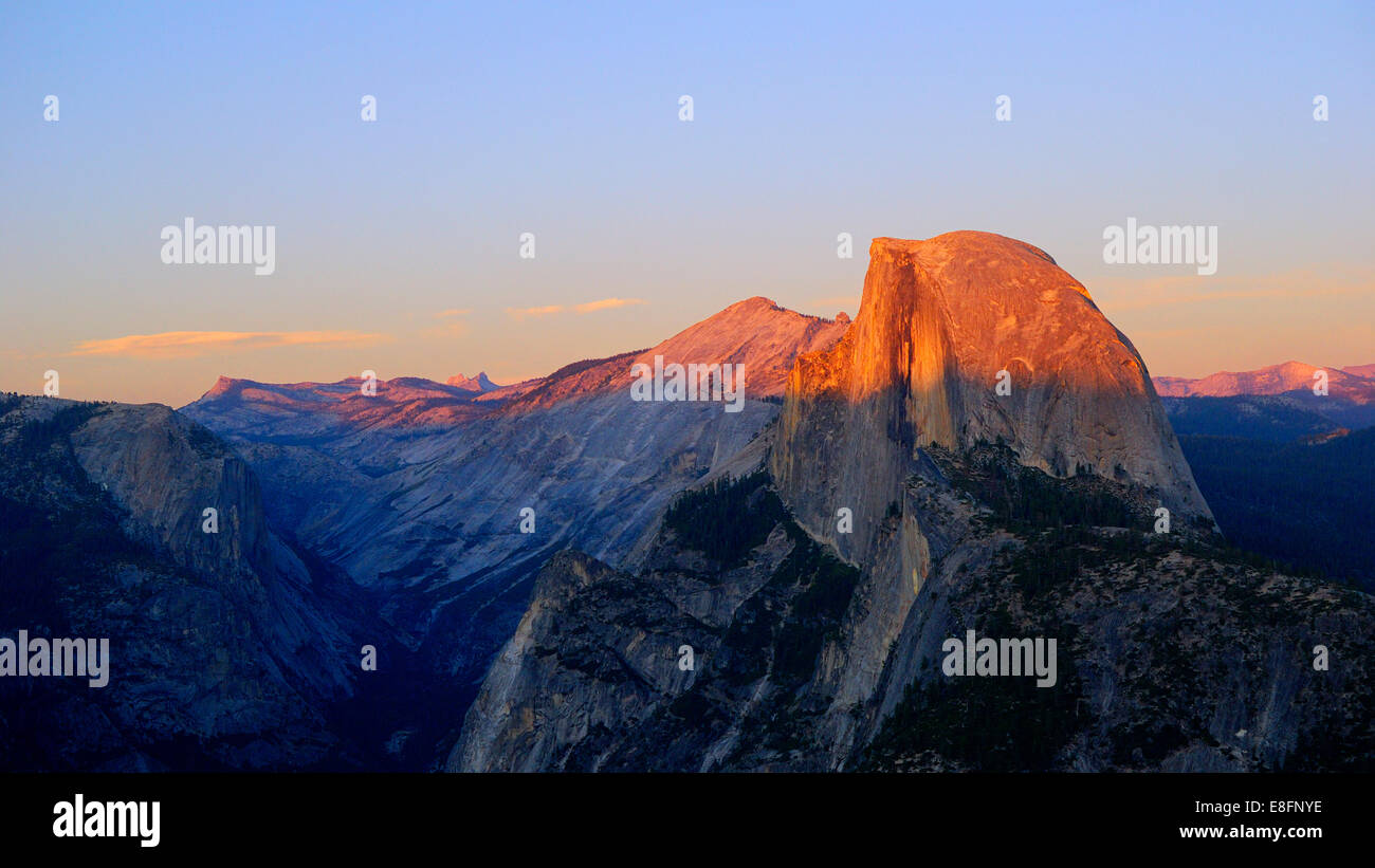 USA, California, Half Dome, Yosemite-Nationalpark bei Sonnenuntergang Stockfoto