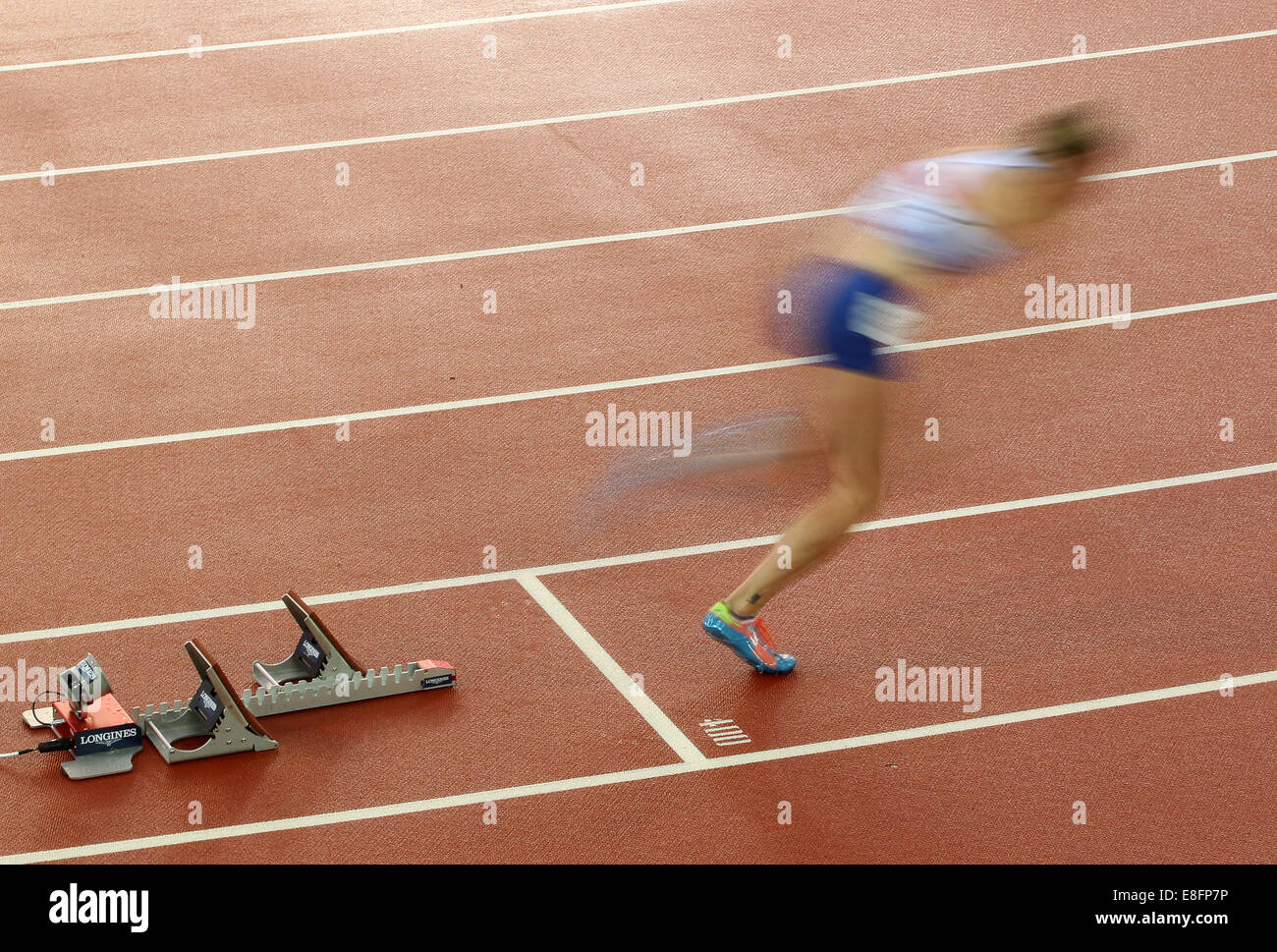 Motion Blur - Eilidh Kind (SCO) aus den Blöcken - Frauen 400 m Hürden Finale. Leichtathletik - Hampden Park - Glasgow - UK - 31/07 / Stockfoto