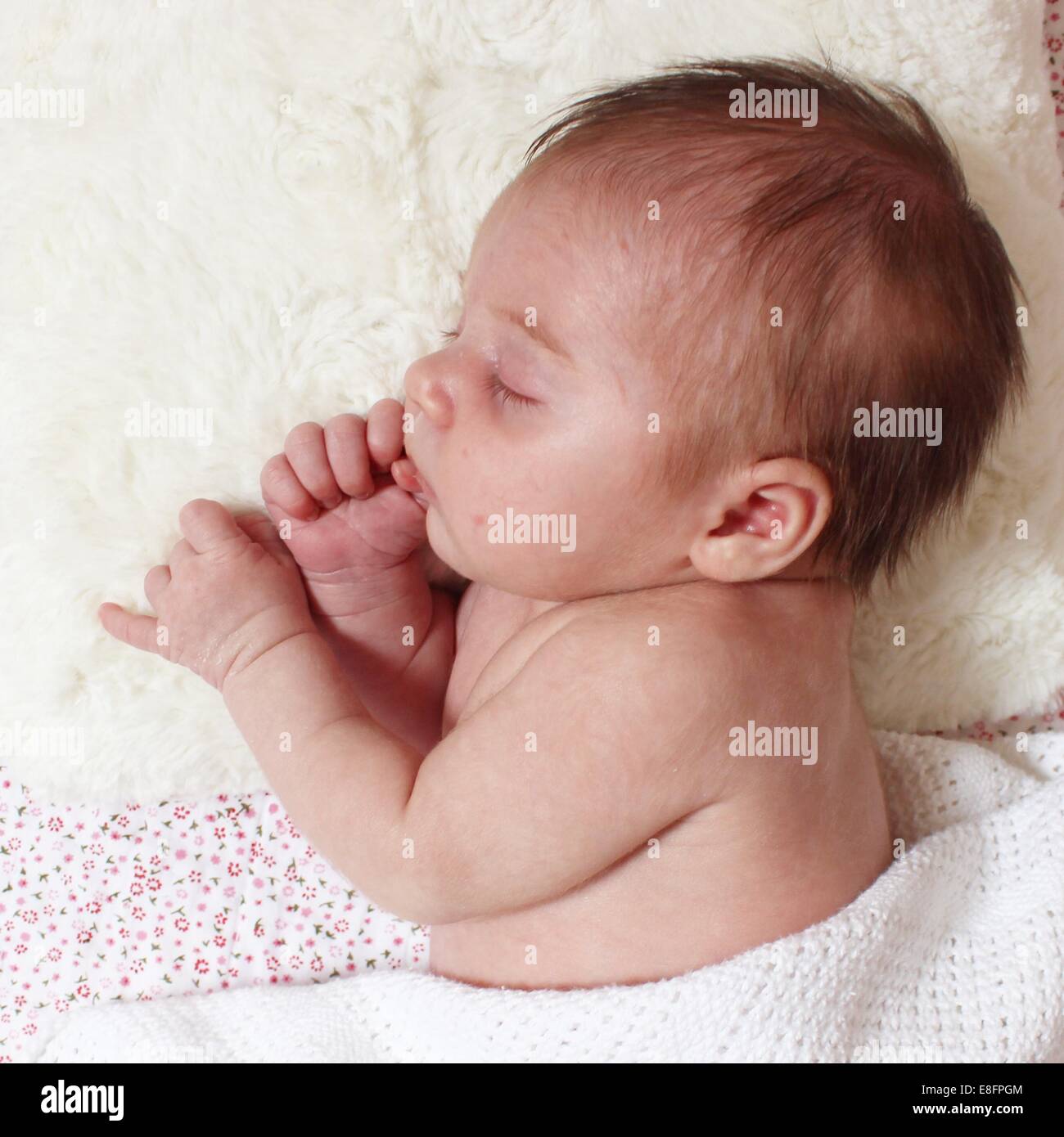 Babymädchen schläft Stockfoto