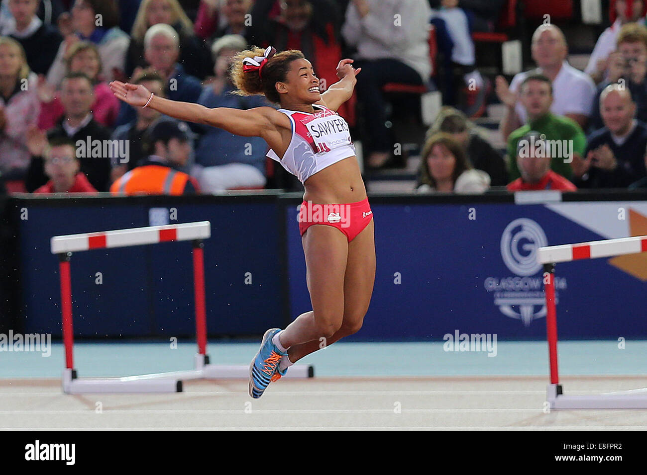 Jazmin Sawyer (GER) gewinnt die Silbermedaille mit ihrer endgültigen Sprung von 6,54 m - Womens Weitsprung Finale. Leichtathletik - Hampden Park - Glas Stockfoto