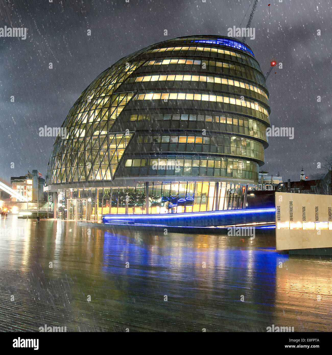 Rathaus im Regen, London, England, Vereinigtes Königreich Stockfoto