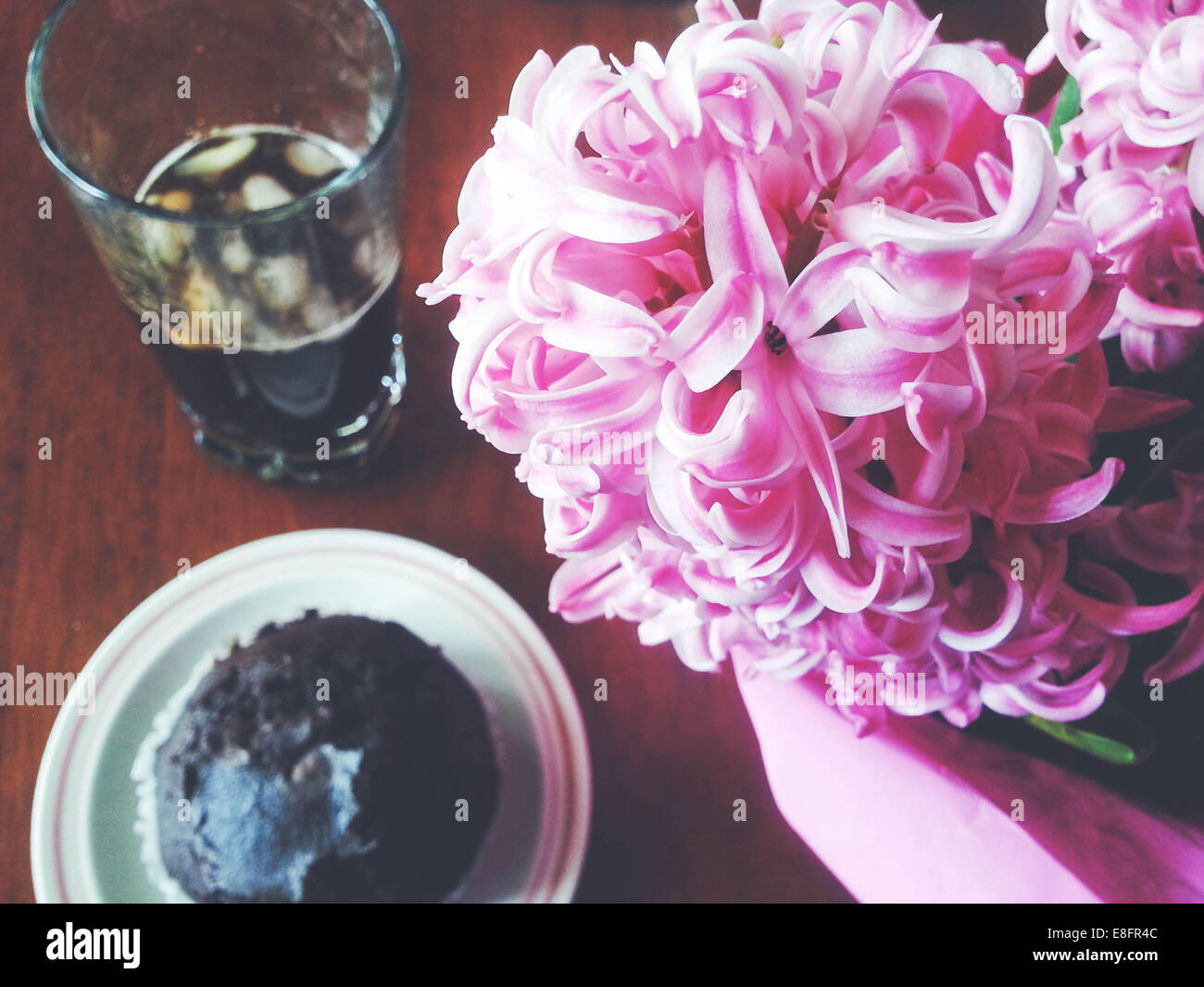 Muffin Mit Kaffee Stockfotos und -bilder Kaufen - Alamy