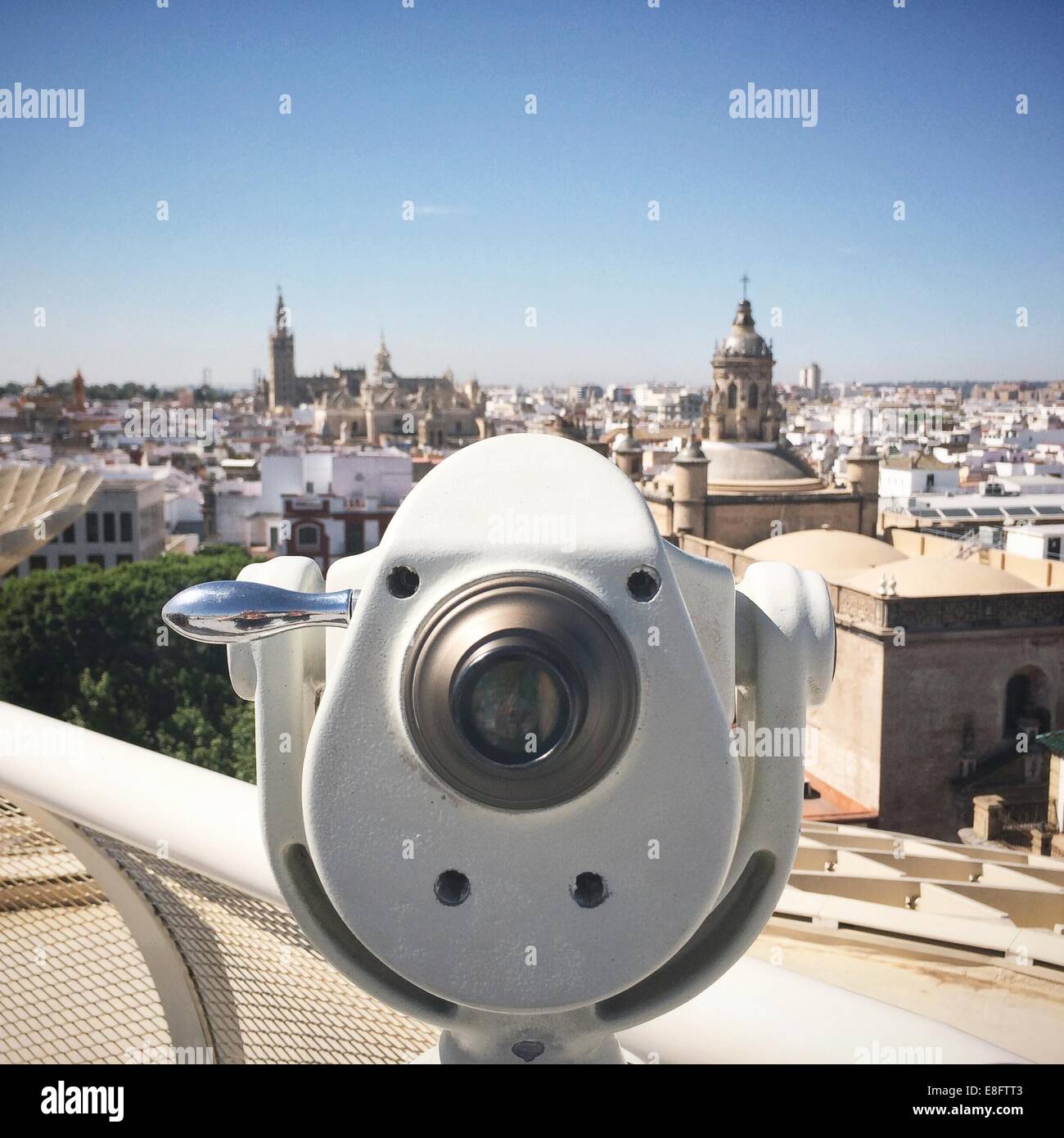 Münzfernglas an einem Beobachtungspunkt, Sevilla, Andalusien, Spanien Stockfoto