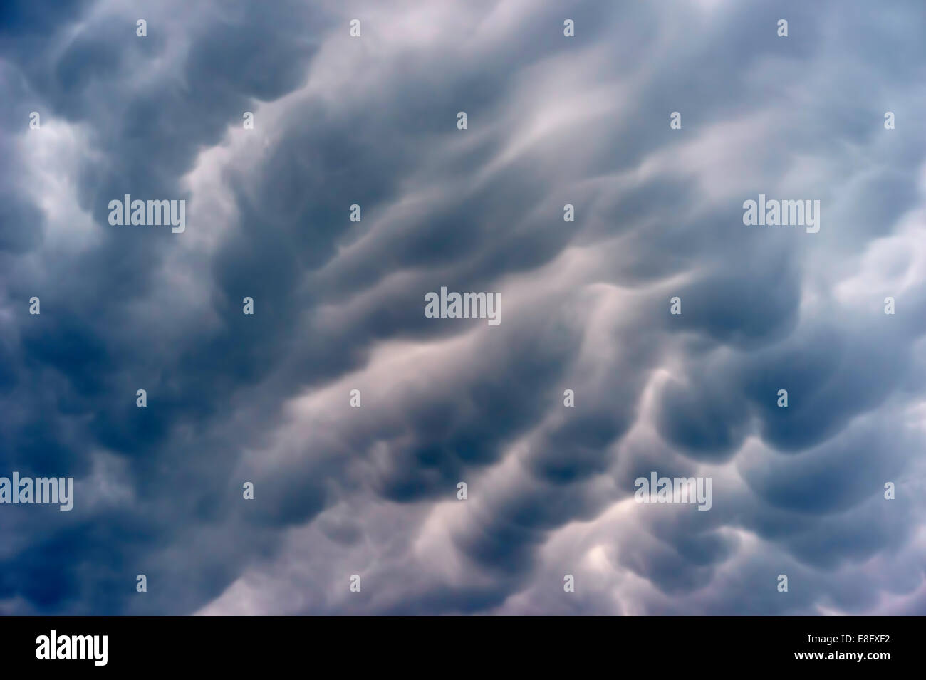 Nahaufnahme grauer Mammatuswolken, Illinois, USA Stockfoto
