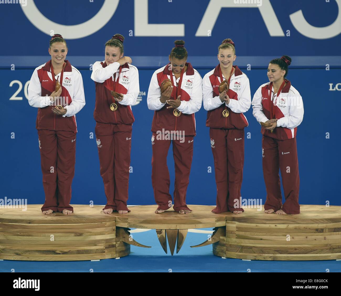 Die englische Mannschaft (Rebecca Downie, Claudia Fragapane, Ruby Harrold, Kelly Simm und Hannah Whelan) mit ihren Goldmedaillen. Frauen Stockfoto