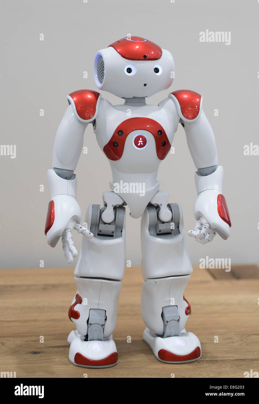 NAO eine autonome, programmierbare humanoider Roboter von Aldebaran Robotics. Stockfoto