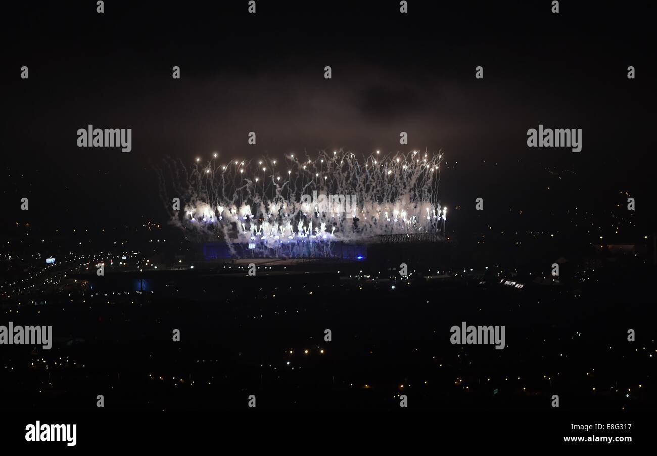 Feuerwerk über dem Celtic Park. Zeremonie - Celtic Park - Glasgow Schottland, UK - 230714 - Glasgow 2014 Commonwealth Games öffnen Stockfoto