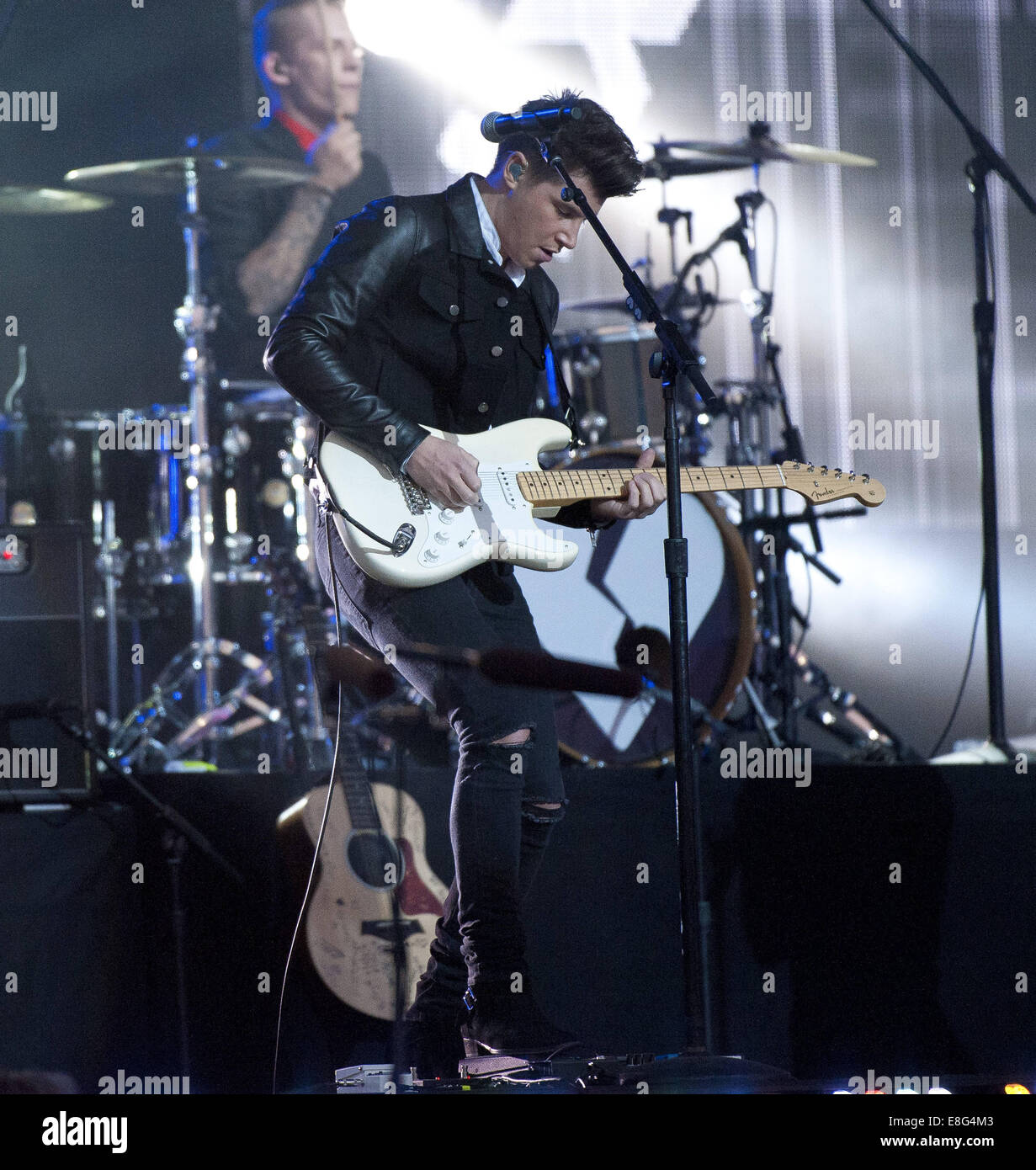 Hollywood, Kalifornien, USA. 6. Oktober 2014. Charley Bagnall---Englische Rockband Rixton gespielt Jimmy Kimmel Live! auf der Bühne in Hollywood am Montag, 6. Oktober 2014. Bildnachweis: David Bro/ZUMA Draht/Alamy Live-Nachrichten Stockfoto