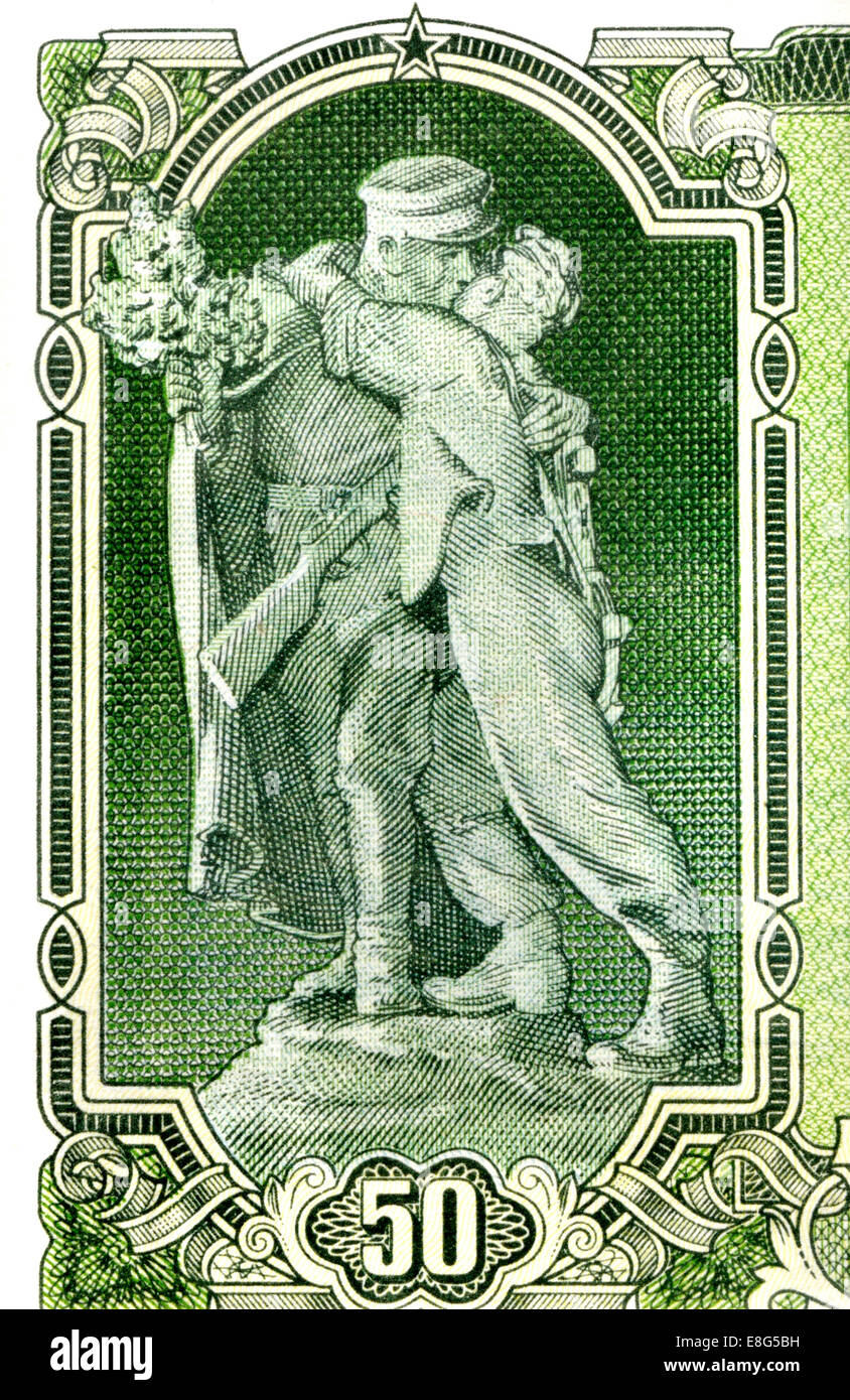Detail aus einem 1953 tschechoslowakischen 50 Krone / Korun Banknote zeigt "Bruderschaft" Statue von Karl Pokorny in Vrchlického Sady Stockfoto