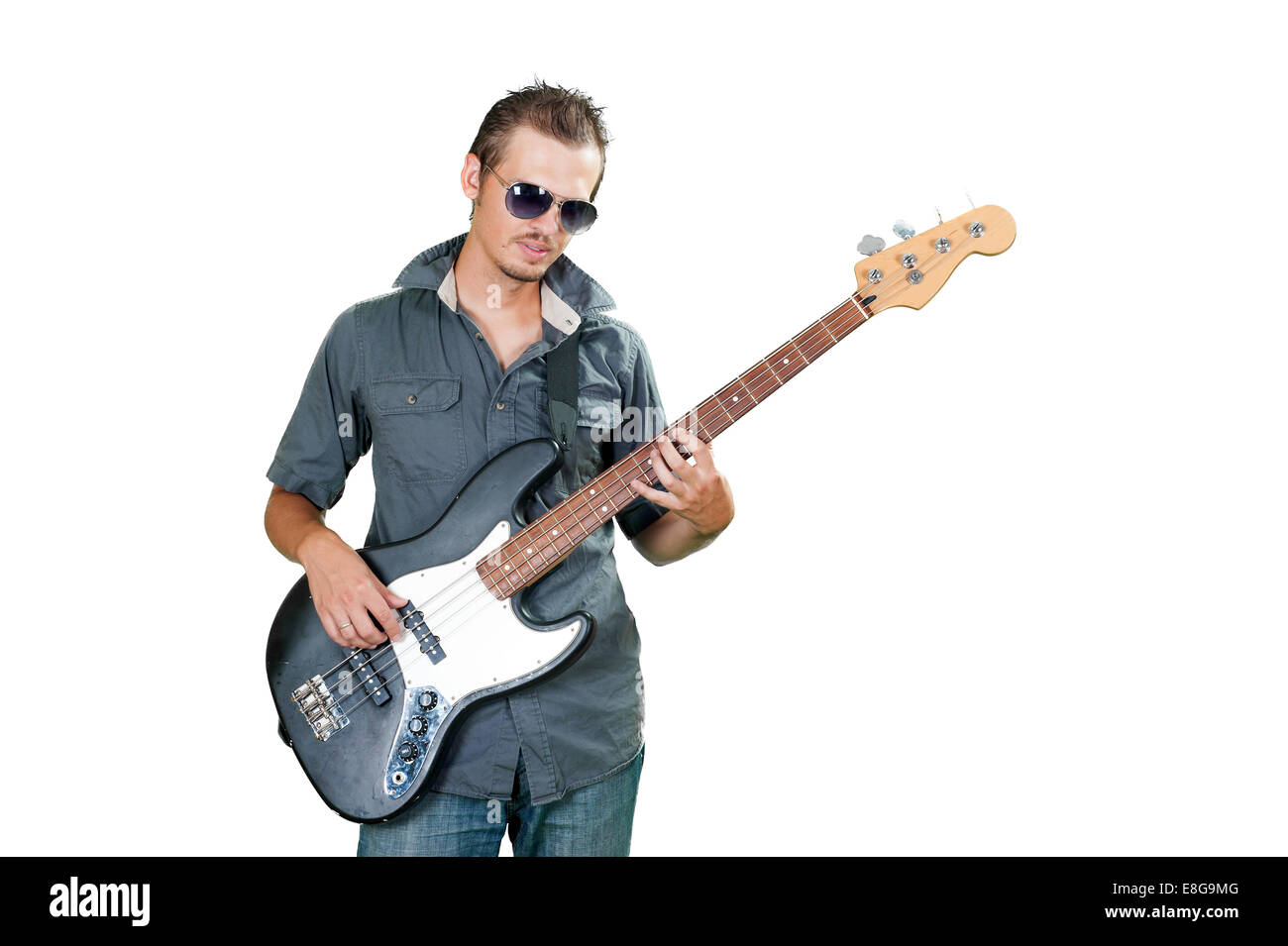 Coole Europäische Bassist tragen Sonnenbrillen Stockfoto