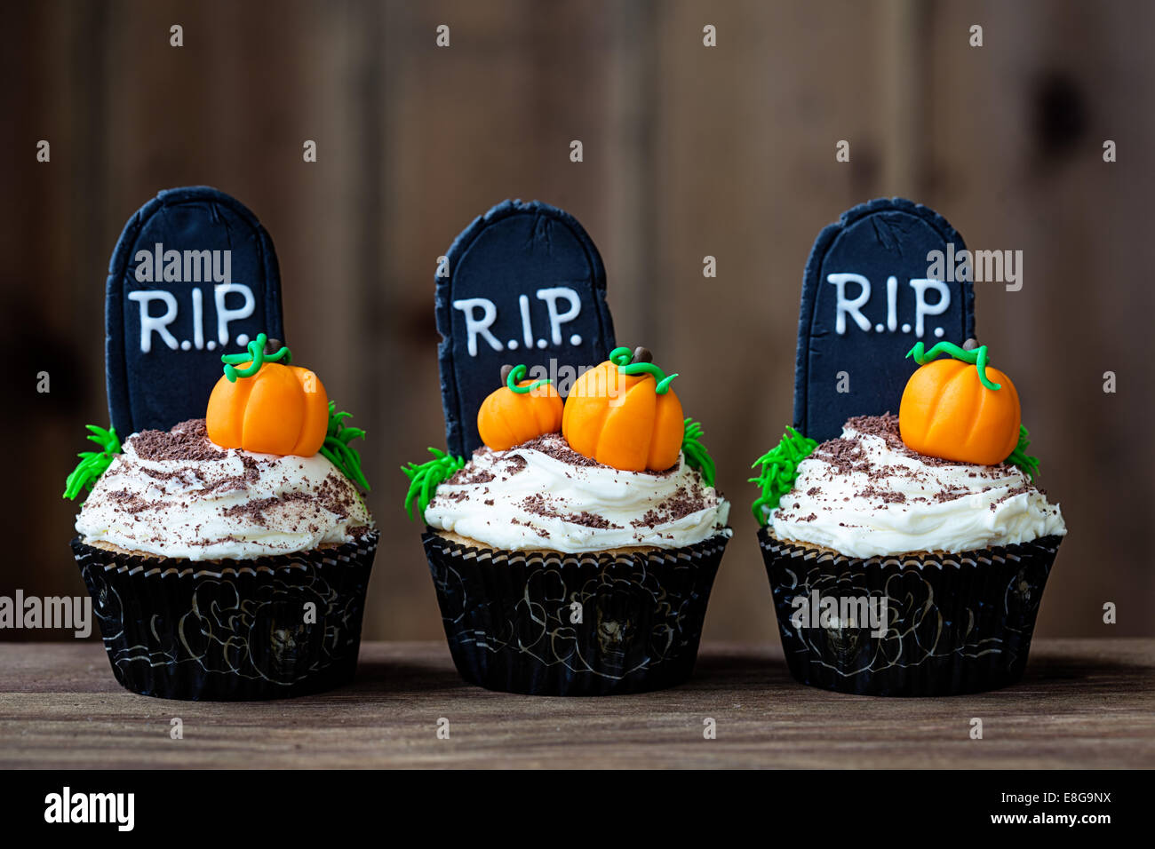 Cupcakes mit einem Halloween-Thema Stockfoto