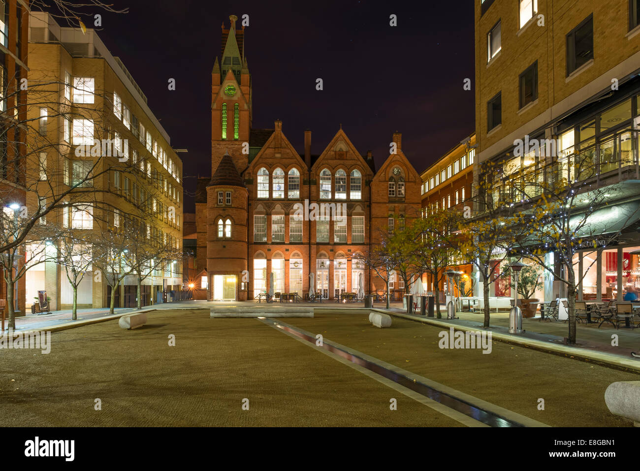 Oozells Square, Brindleyplace, Birmingham, in der Nacht Stockfoto