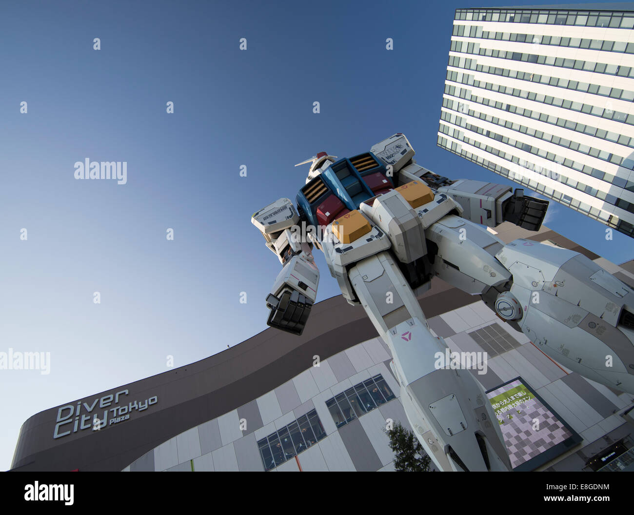 18 Meter Gundam Statue vor DiverCity Tokyo Plaza, Odaiba, Tokio. Stockfoto
