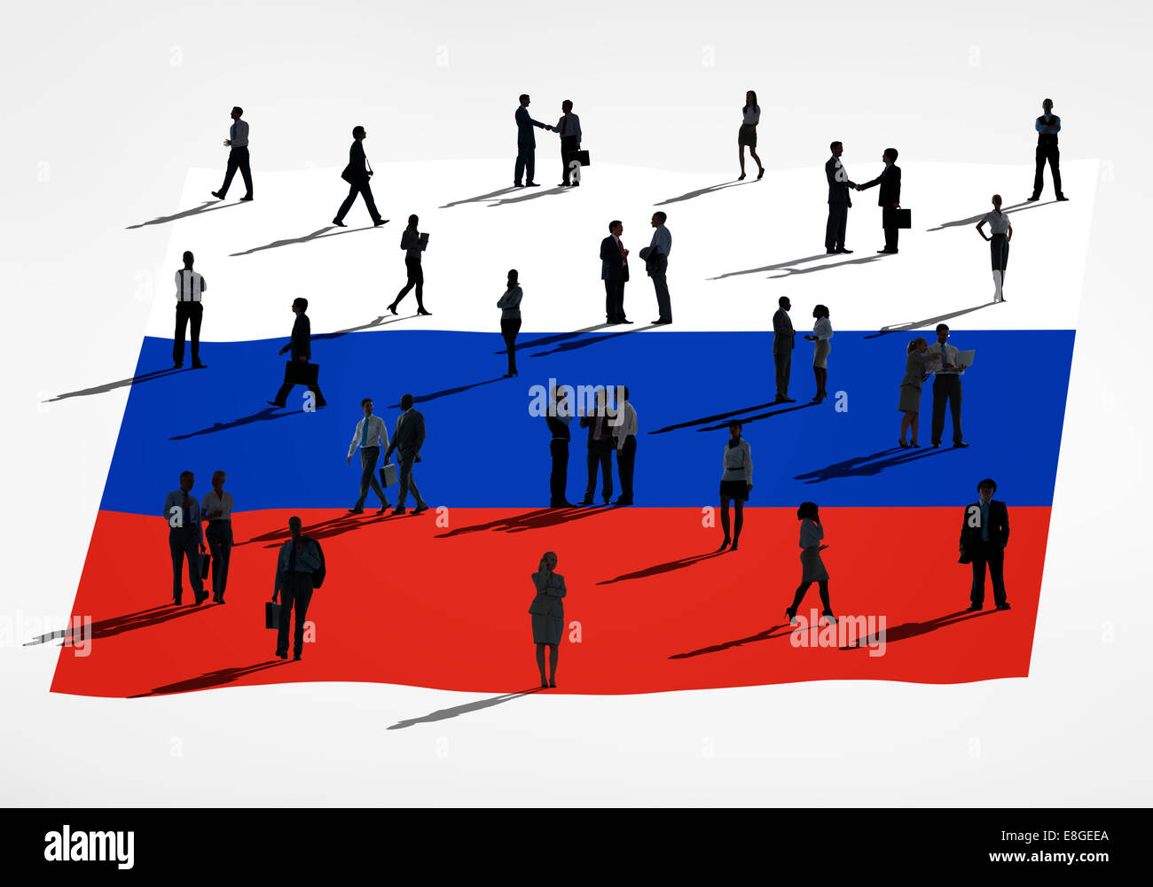 Russische Flagge und eine Gruppe von Menschen. Stockfoto