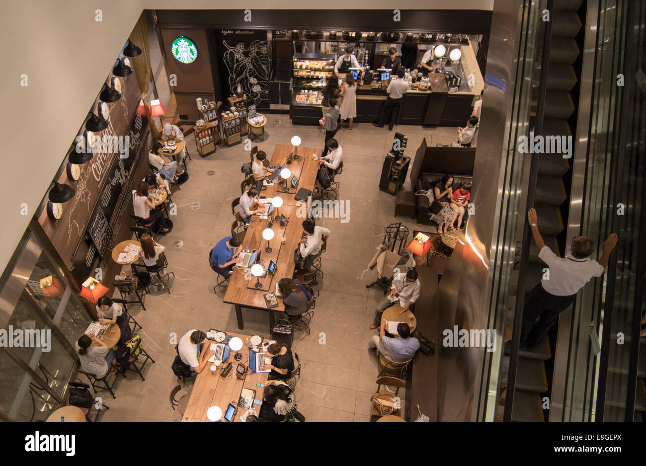 Starbucks Kaffee Cafe Interior - Roppongi, Tokyo, Japan Stockfoto