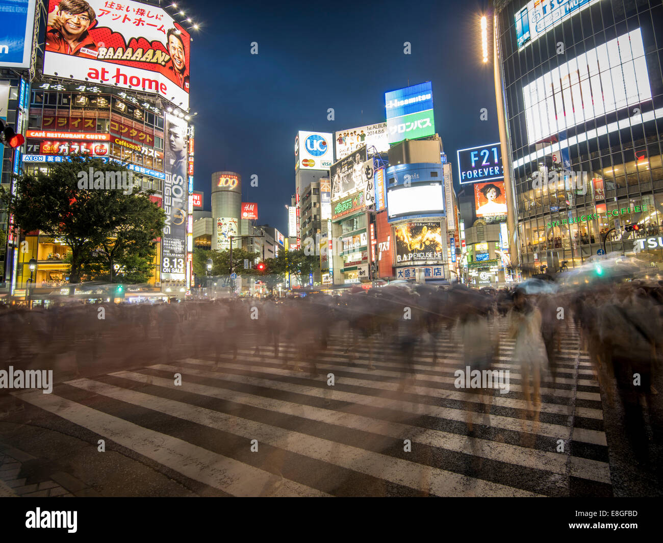 Hachiko Scramble Fußgängerüberweg, Shibuya, Tokyo, Japan. Verkehrsreichsten Fußgängerüberweg in der Welt. Stockfoto