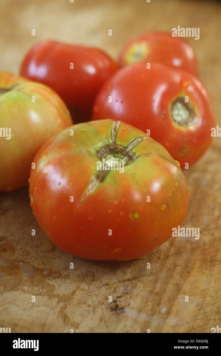 USA, New York State, New York City, Ansicht des Heirloom Tomatoes auf Schneidebrett Stockfoto
