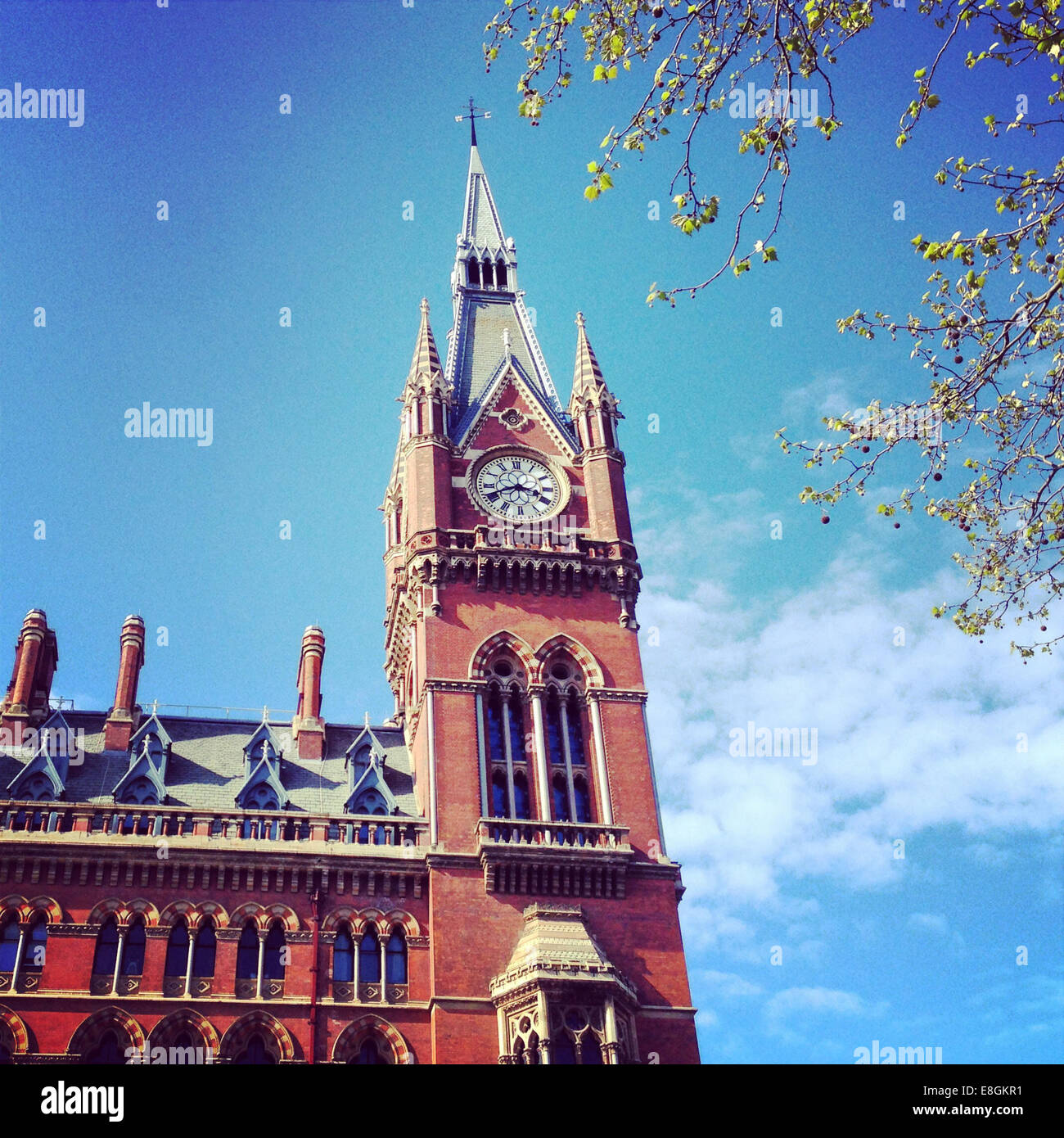 UK, London, Somers Town, Kings Cross Square, St Pancras Uhrturm Stockfoto