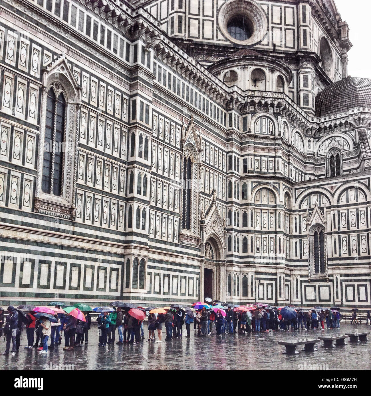 Italien, Toskana, Florenz, Touristen, die in der Schlange, Kathedrale eingeben Stockfoto