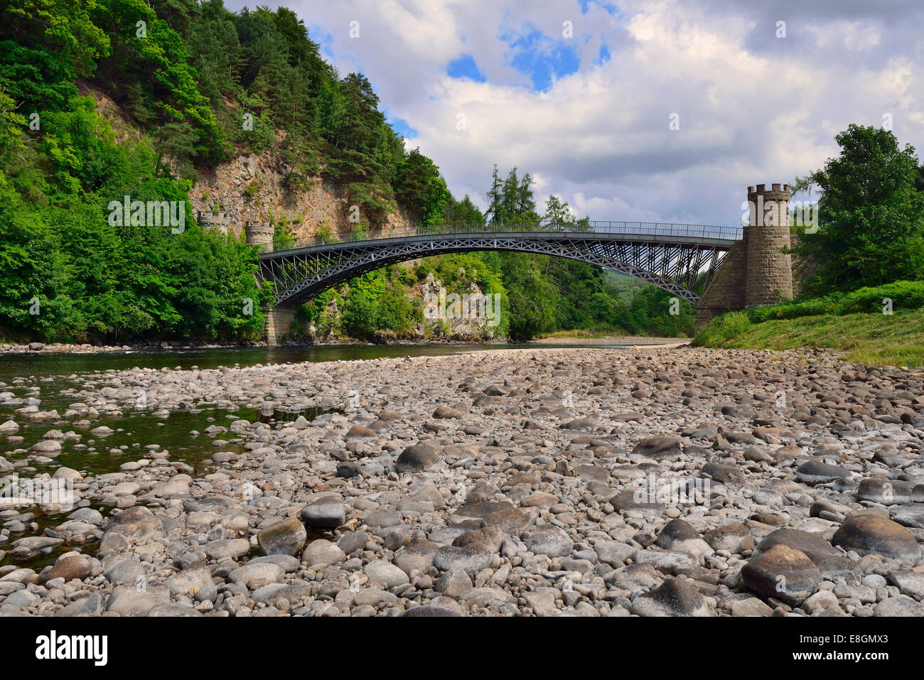 Craigellachie Brücke über den River Spey, gebaut von Thomas Telford, Speyside, Aberlour, Moray, Highlands, Schottland Stockfoto