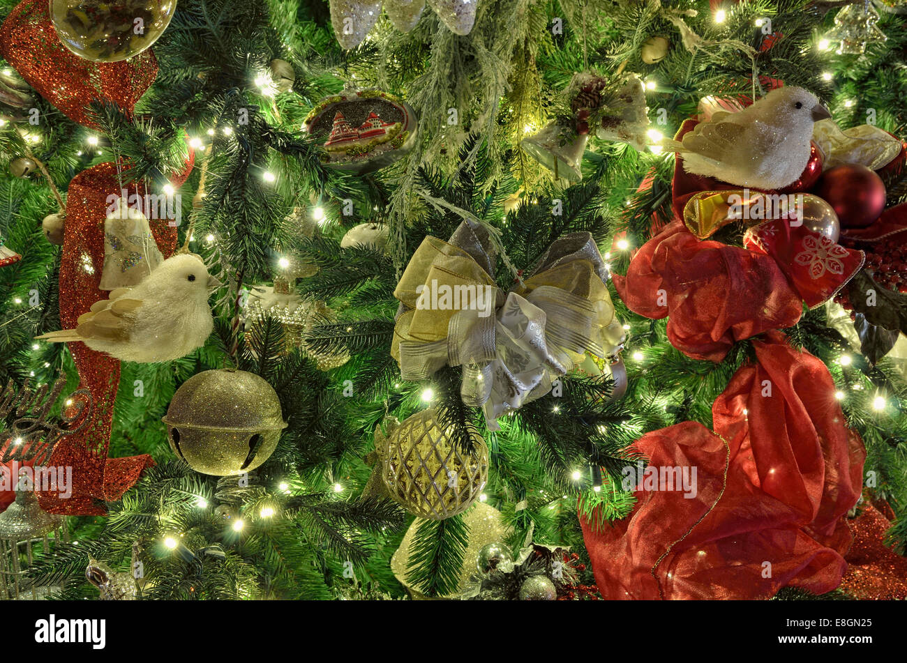 Christbaumschmuck auf einem Weihnachtsbaum, USA Stockfoto