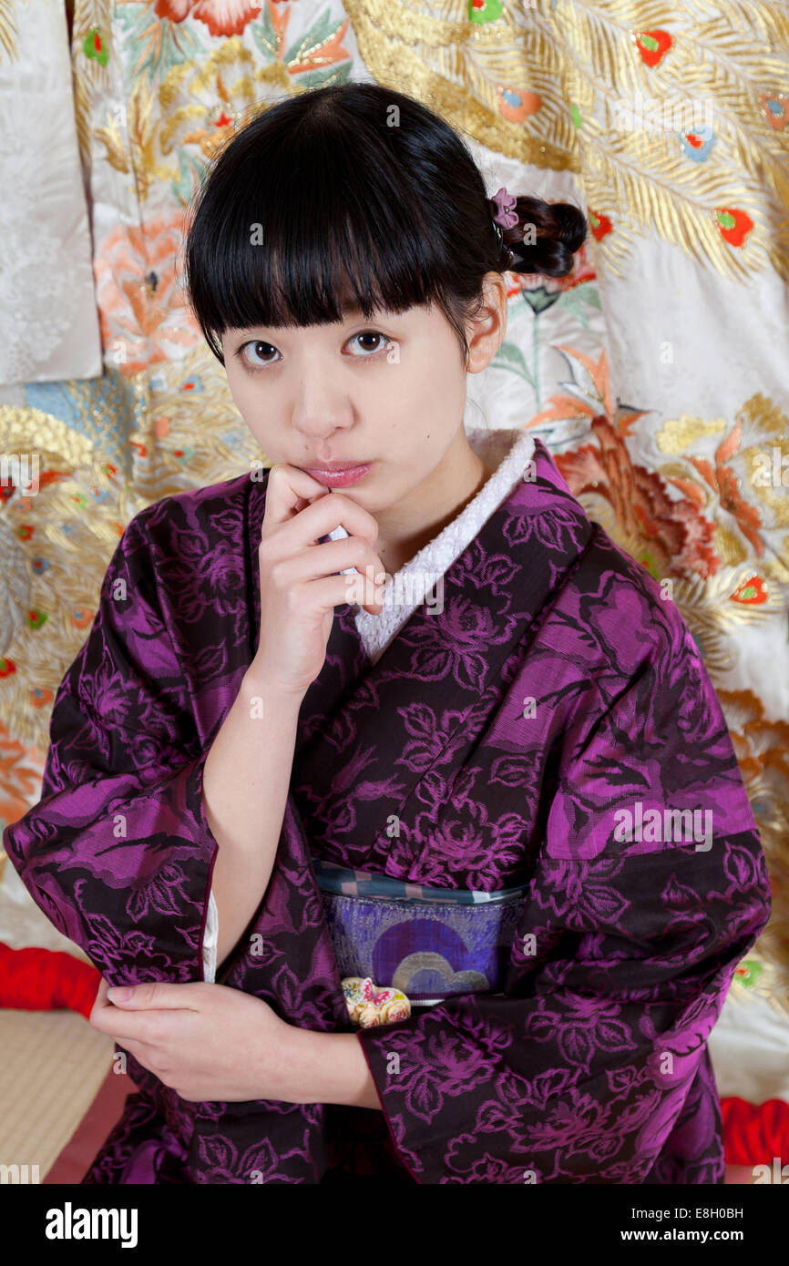 Junge japanische Mädchen im Kimono Stockfoto