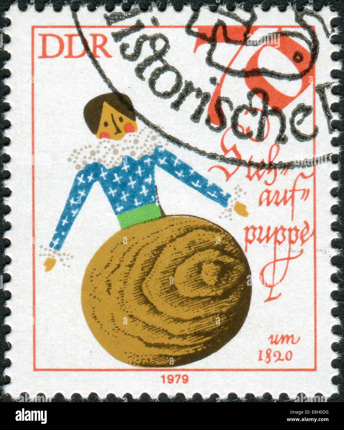 Deutschland - ca. 1979: Briefmarke gedruckt in Deutschland (DDR), zeigt eine Vintage Puppe - Tumbler, 1820, ca. 1979 Stockfoto