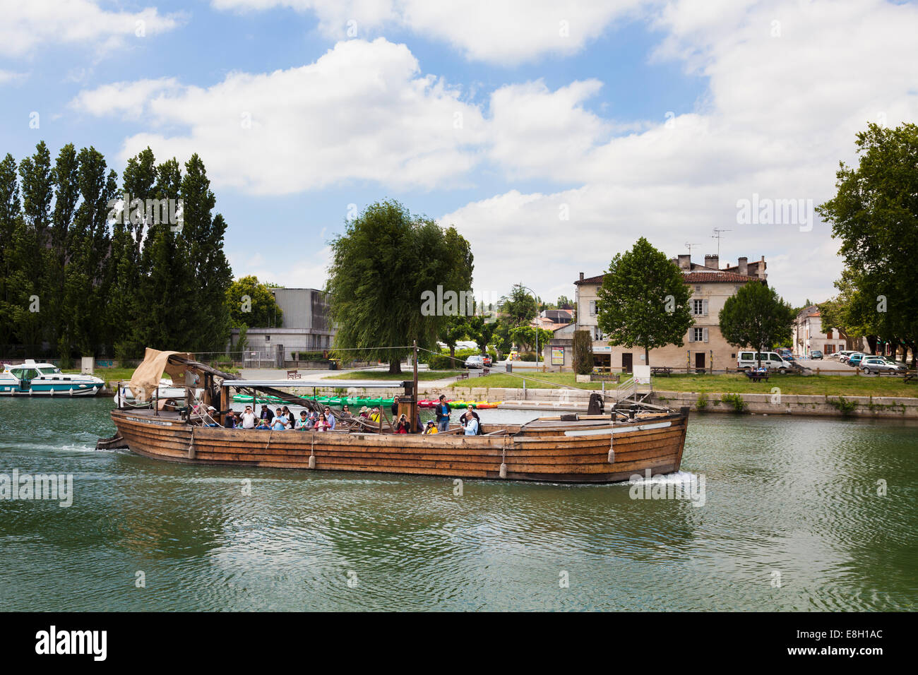 Touristenboot Fluss La Gabare La Dame Jeanne auf dem Fluss Charente in Cognac. Stockfoto