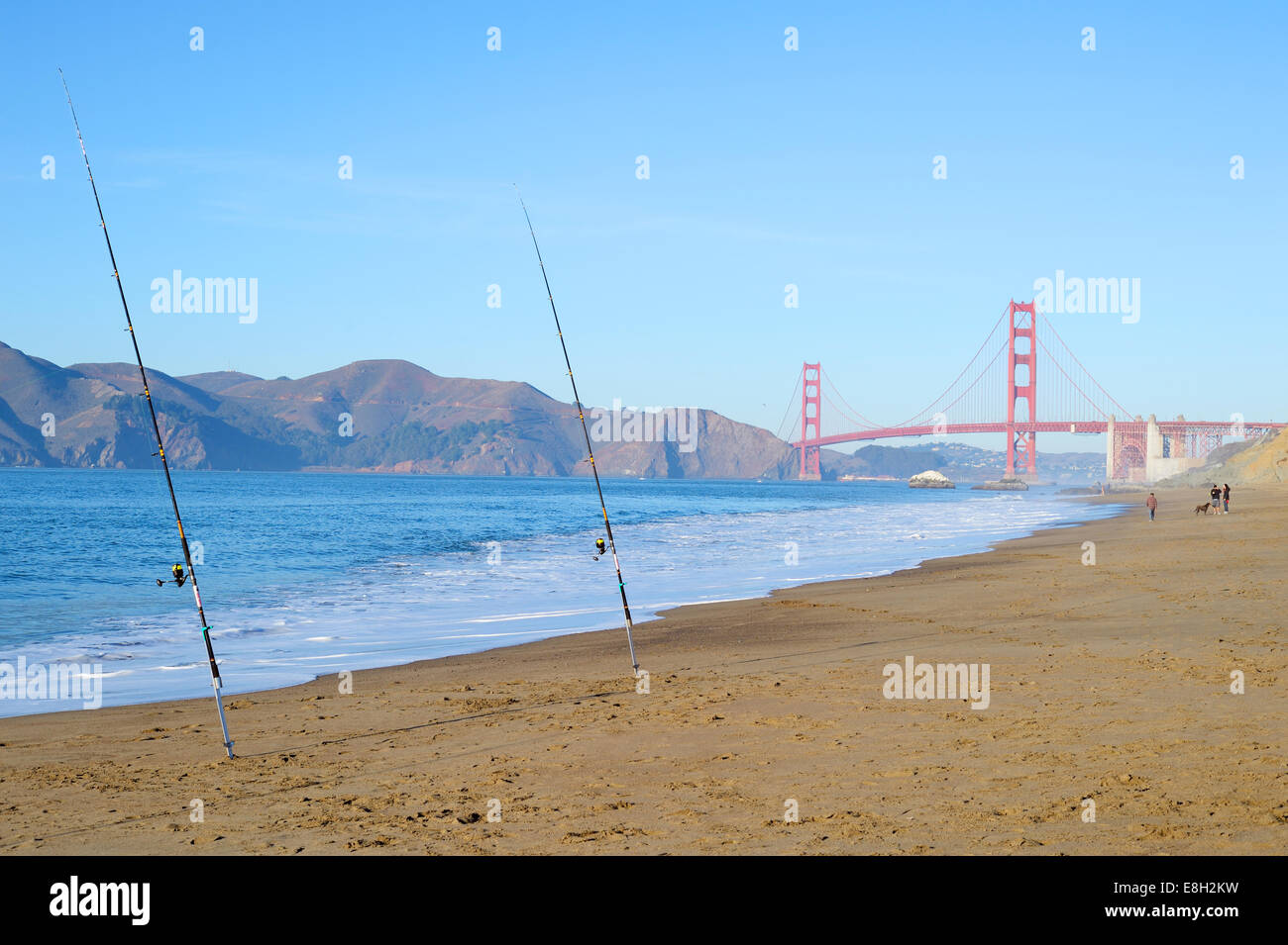 USA, California, San Francisco, Angelruten am Baker Beach und Golden Gate Bridge Stockfoto