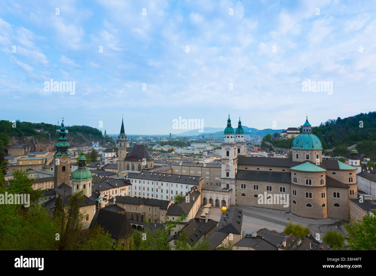 Österreich, Salzburg, Salzburger Dom, Innenstadt und St. Peter Kirche Stockfoto