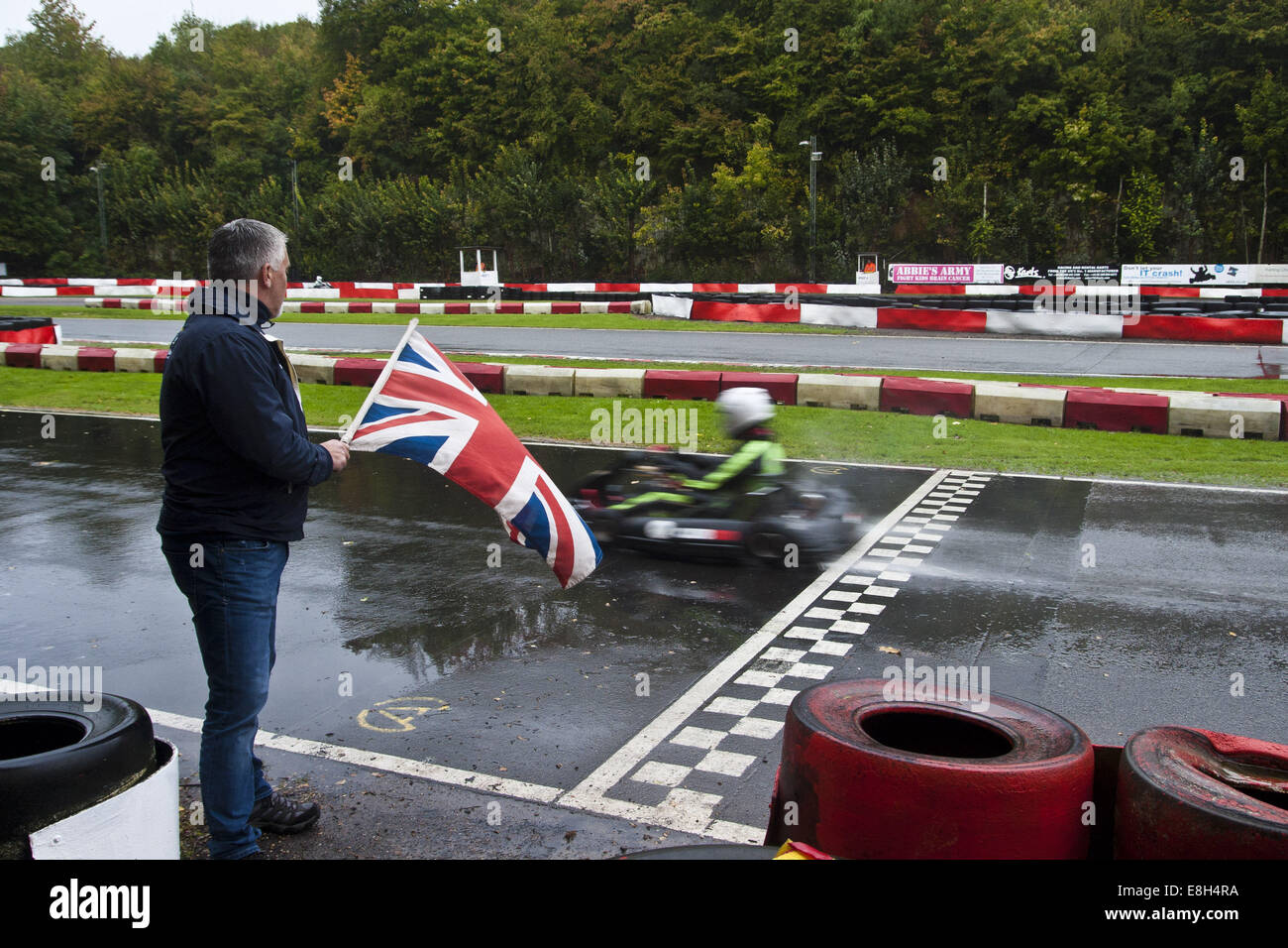 Chatham, Kent, UK. 8. Oktober 2014. BBC Television "Great British Bake Off" star Paul Hollywood-öffnet der diesjährigen Henry Surtees Challenge am Buckmore Park, Kent, Großbritannien. 08.10.2014 Kredit: Theodore Liasi/ZUMA Draht/Alamy Live-Nachrichten Stockfoto